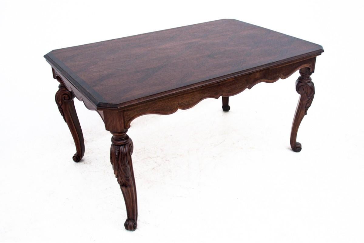 Table et chaises anciennes du XIXe siècle, Europe de l'Ouest. en vente 3