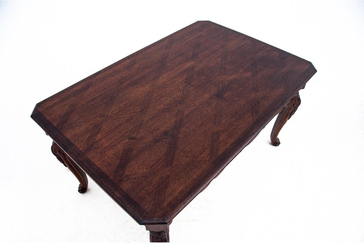 Table et chaises anciennes du XIXe siècle, Europe de l'Ouest. en vente 4