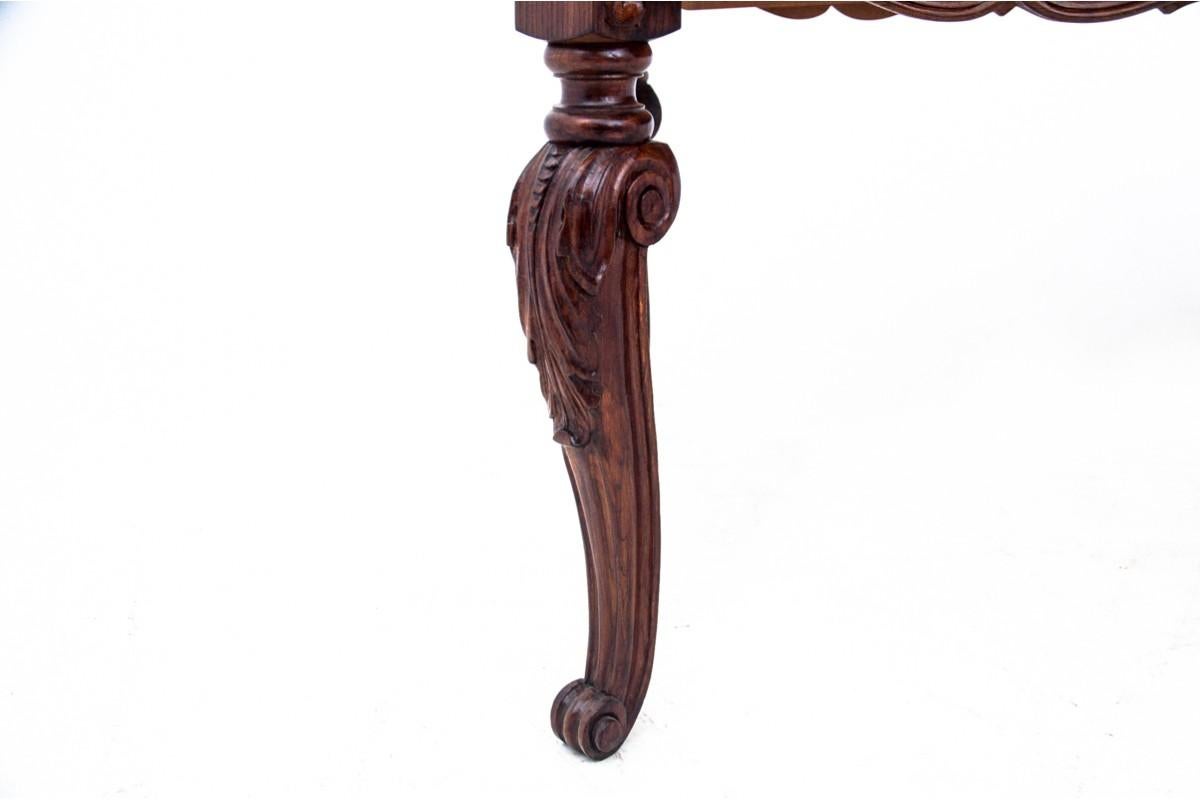 Table et chaises anciennes du XIXe siècle, Europe de l'Ouest. en vente 8