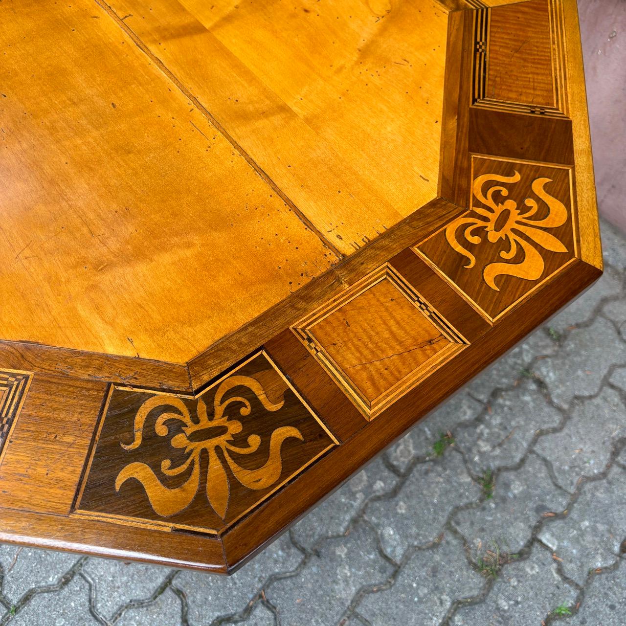 Mesa antigua  Barroco siglo XVIII  Cerezo y otras maderas preciosas en venta 6