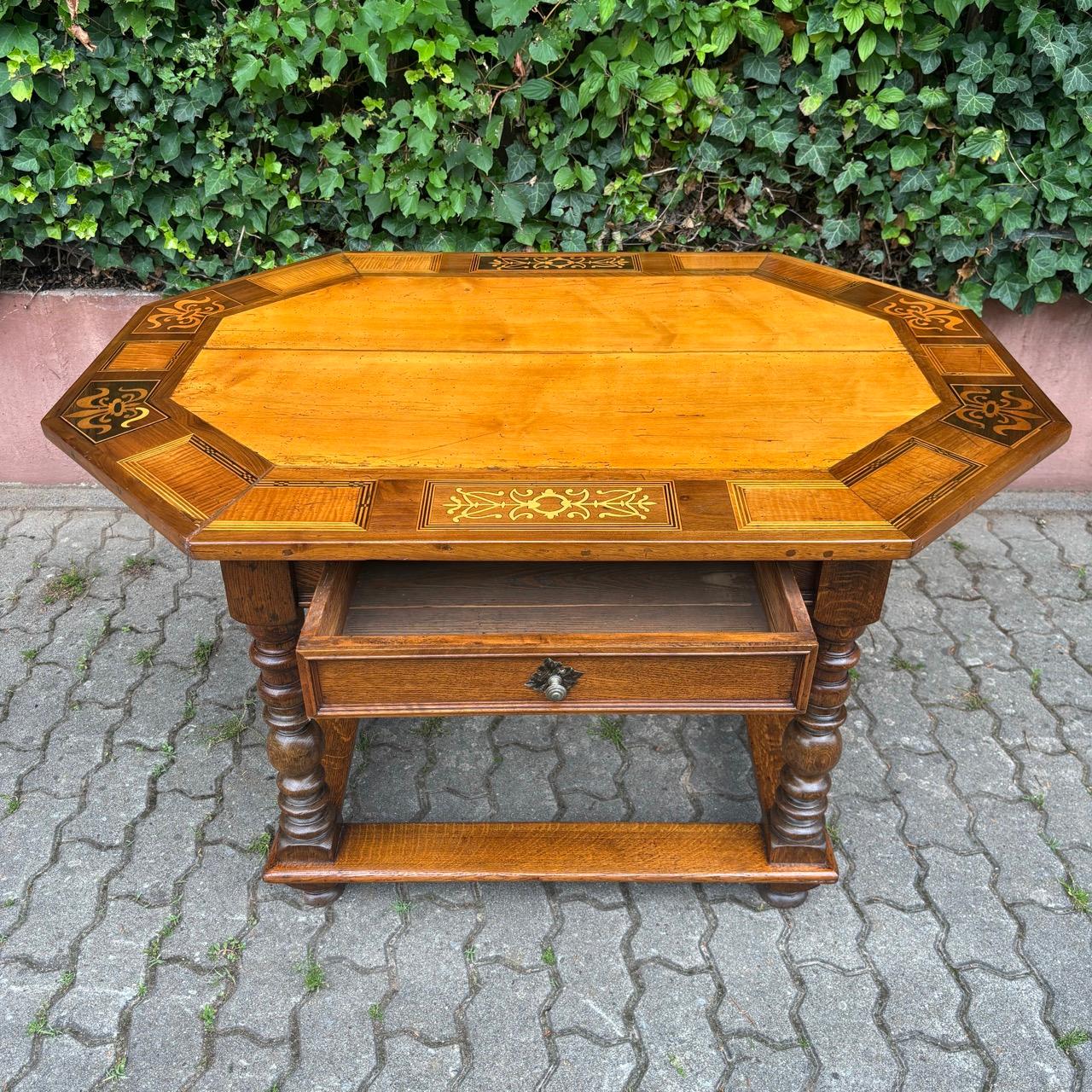Mesa antigua  Barroco siglo XVIII  Cerezo y otras maderas preciosas en venta 9