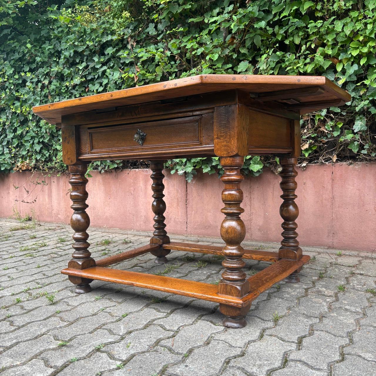 Mesa antigua  Barroco siglo XVIII  Cerezo y otras maderas preciosas Cereza en venta