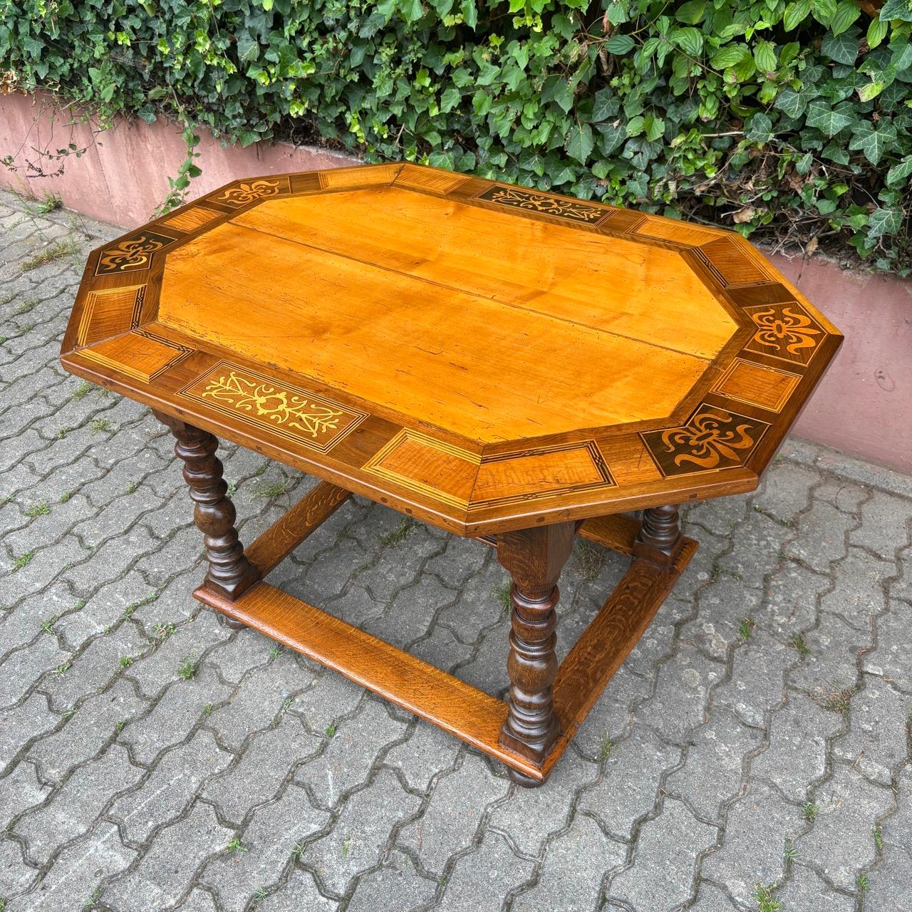 Mesa antigua  Barroco siglo XVIII  Cerezo y otras maderas preciosas en venta 1
