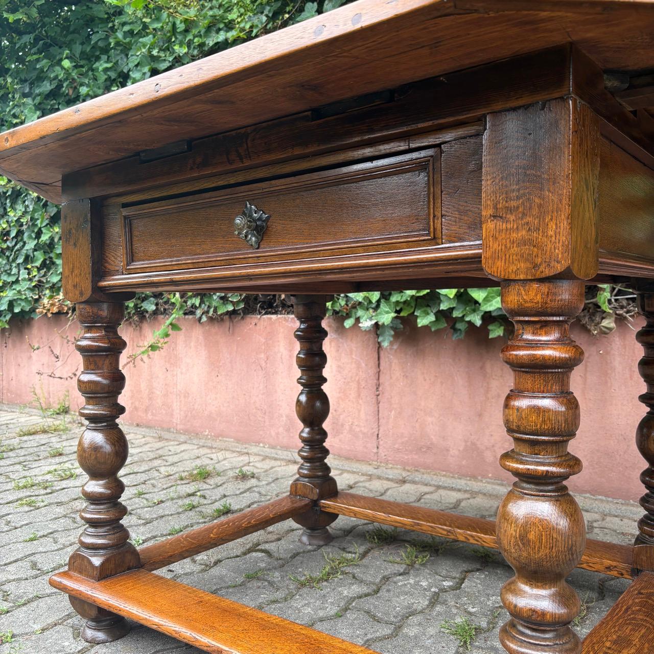 Mesa antigua  Barroco siglo XVIII  Cerezo y otras maderas preciosas en venta 2
