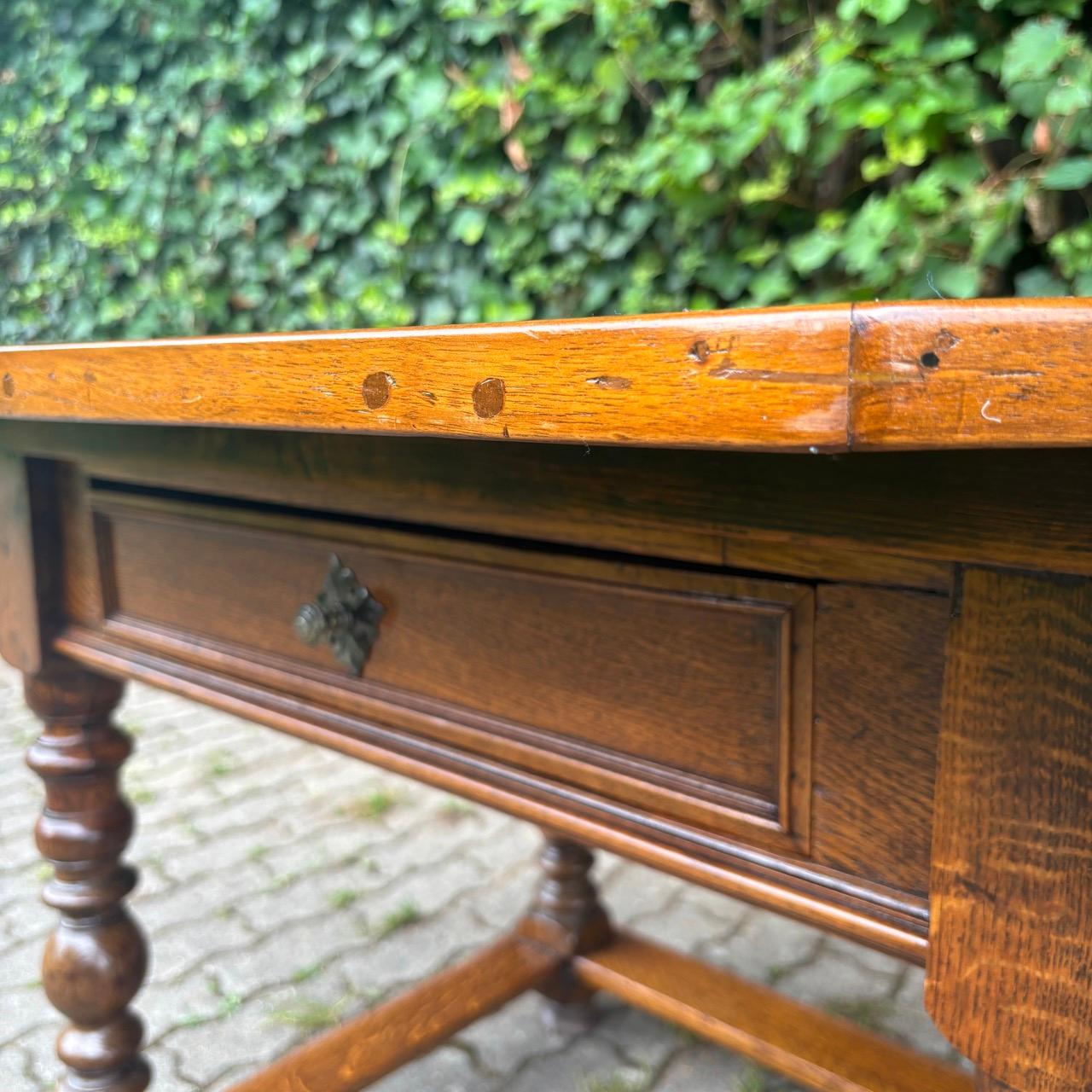 Mesa antigua  Barroco siglo XVIII  Cerezo y otras maderas preciosas en venta 3