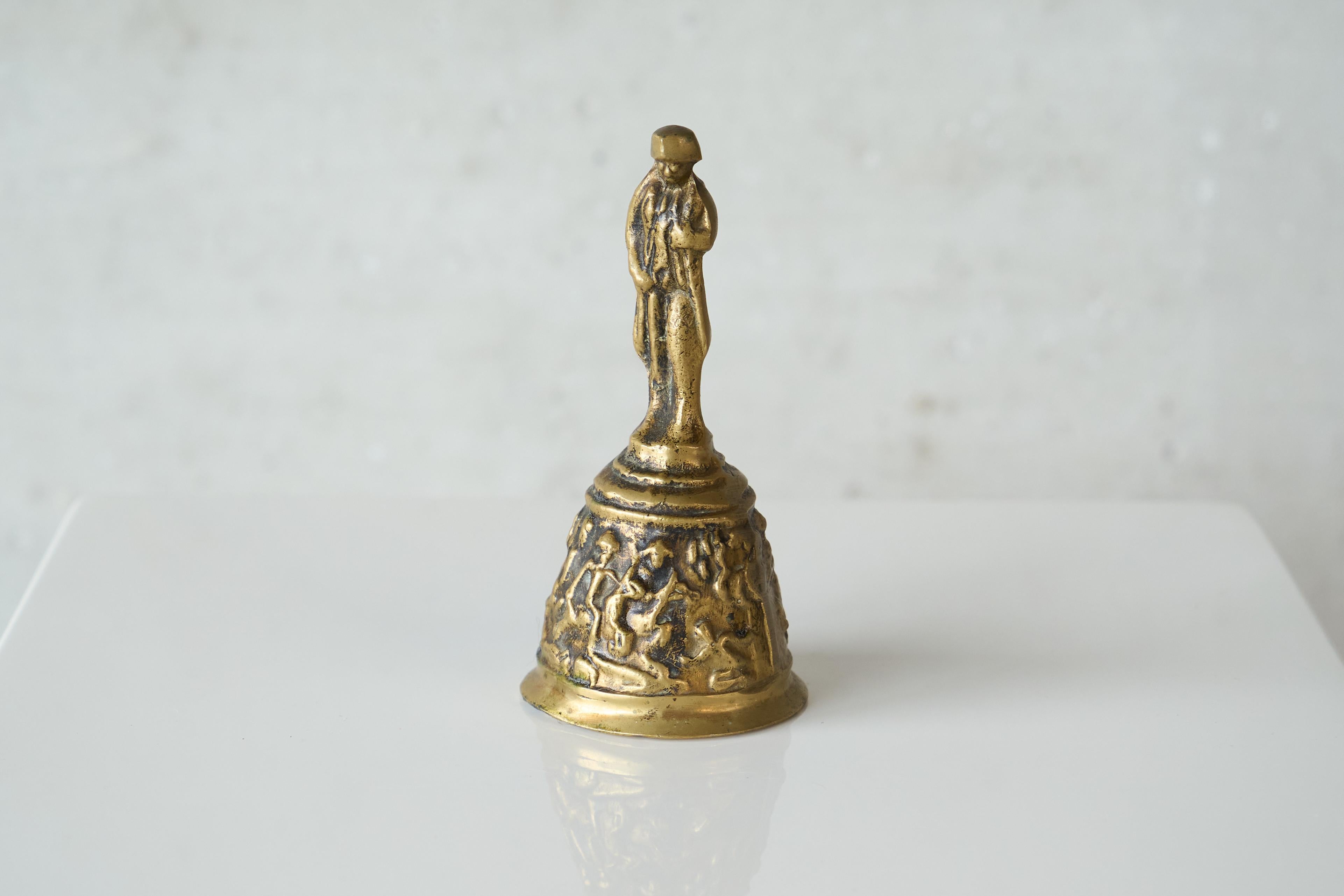 Antique Table Bell in Patinated Brass.

This is a very decorative antique table bell or hand bell in patinated brass. It is showing a very decorative design with armed troops - some on horses. Beautiful hand made quality - with original clapper.