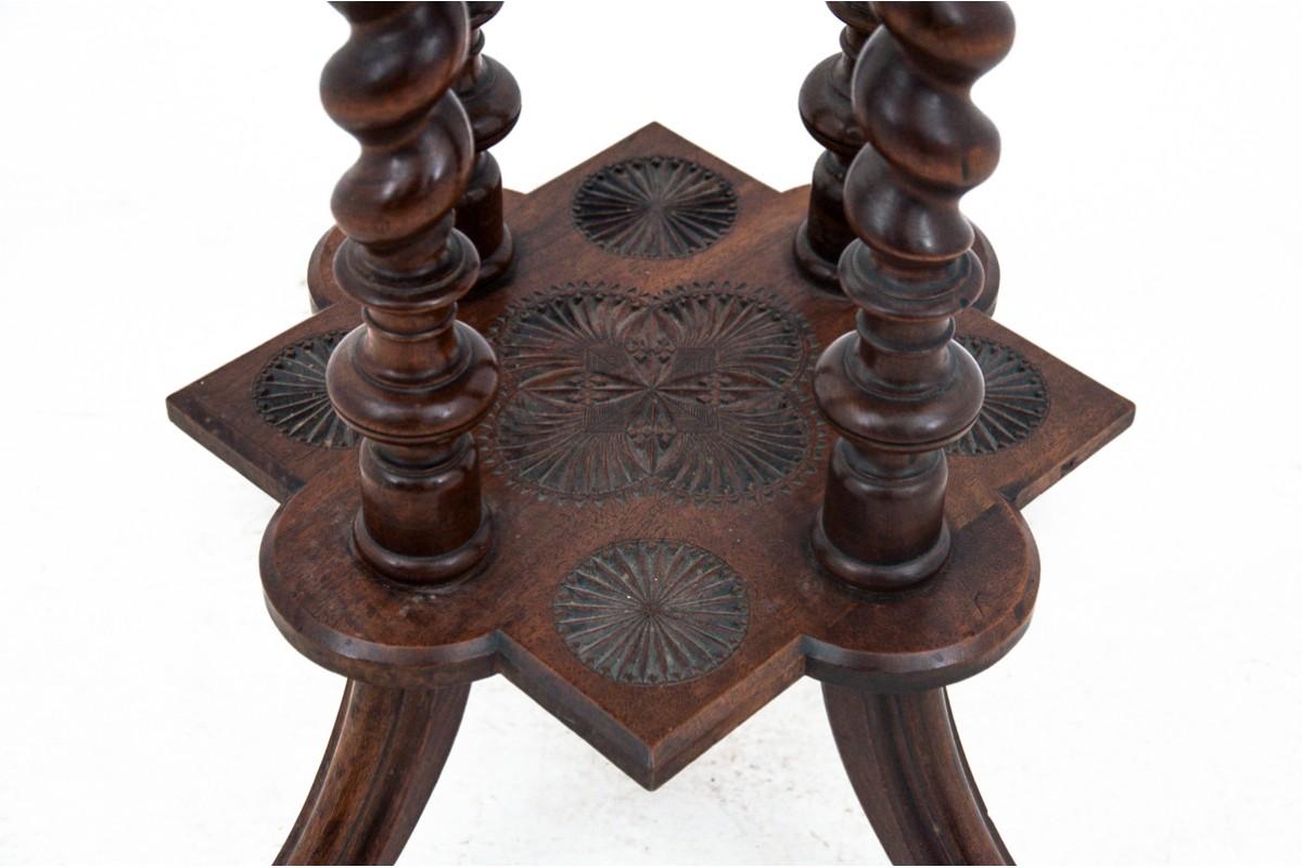 Antique table, England, 1891. For Sale 1