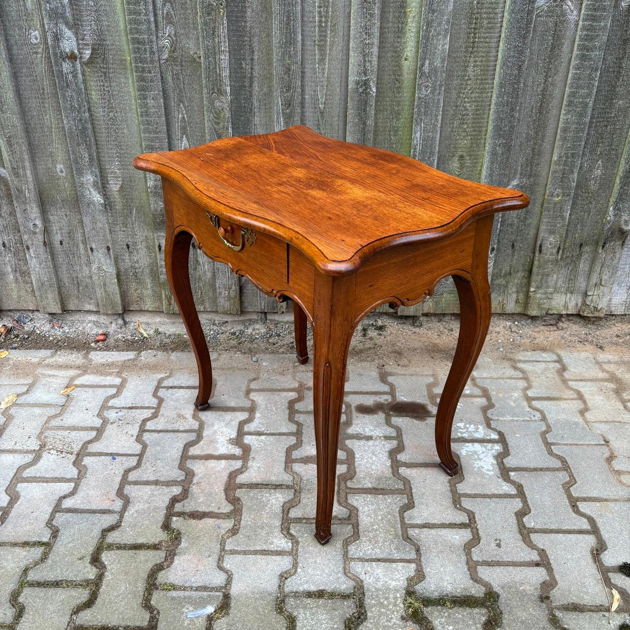 Table ancienne  France vers 1750  Chêne massif en vente 6