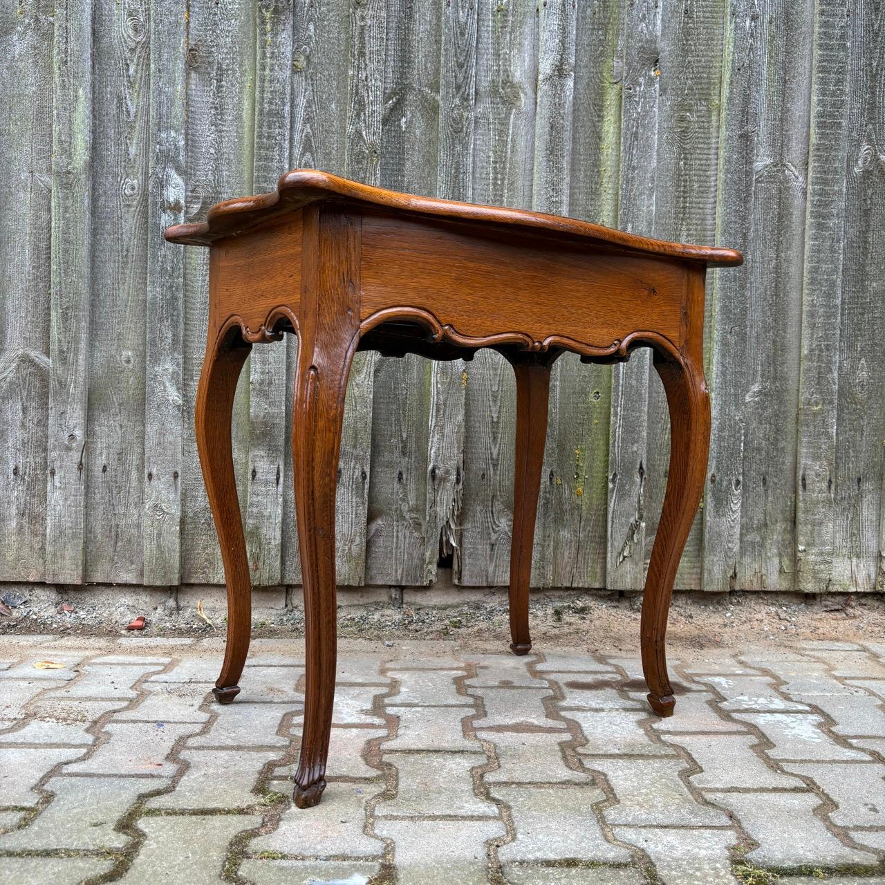 Table ancienne  France vers 1750  Chêne massif en vente 7
