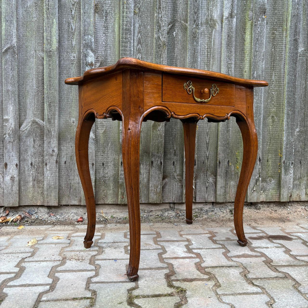 Table ancienne  France vers 1750  Chêne massif en vente 9