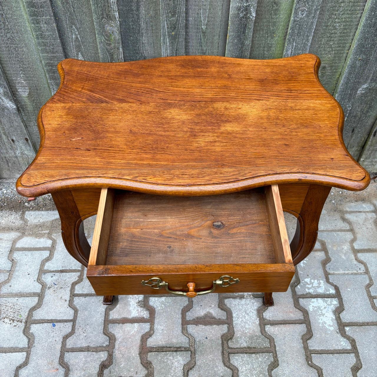 Table ancienne  France vers 1750  Chêne massif en vente 3