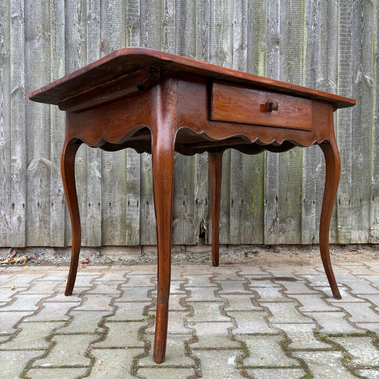 Antiker Tisch  Frankreich  Kirschbaum und Eichenholz Frankreich um 1800 im Angebot 5
