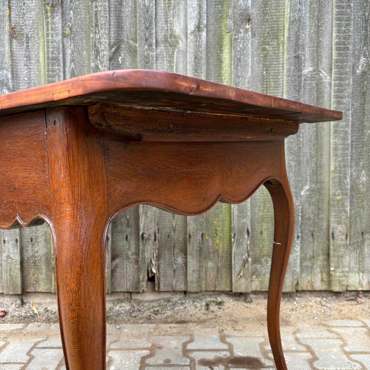 Antiker Tisch  Frankreich  Kirschbaum und Eichenholz Frankreich um 1800 im Angebot 10
