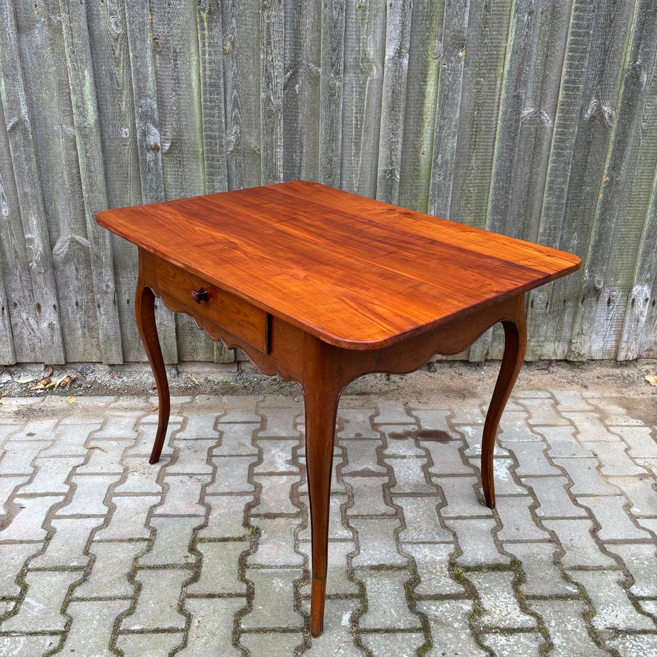 Antiker Tisch  Frankreich  Kirschbaum und Eichenholz Frankreich um 1800 im Angebot 2