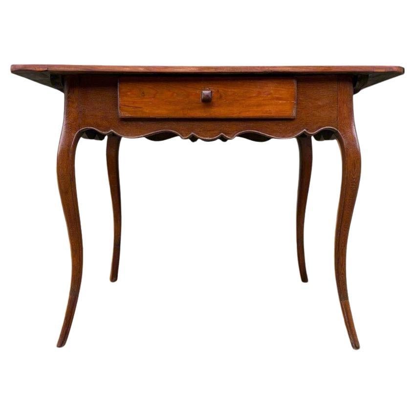 Antiker Tisch  Frankreich  Kirschbaum und Eichenholz Frankreich um 1800 im Angebot