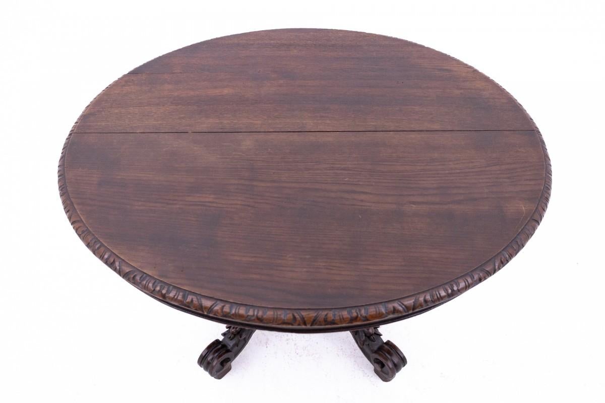 Renaissance Table ancienne datant d'environ 1860. en vente