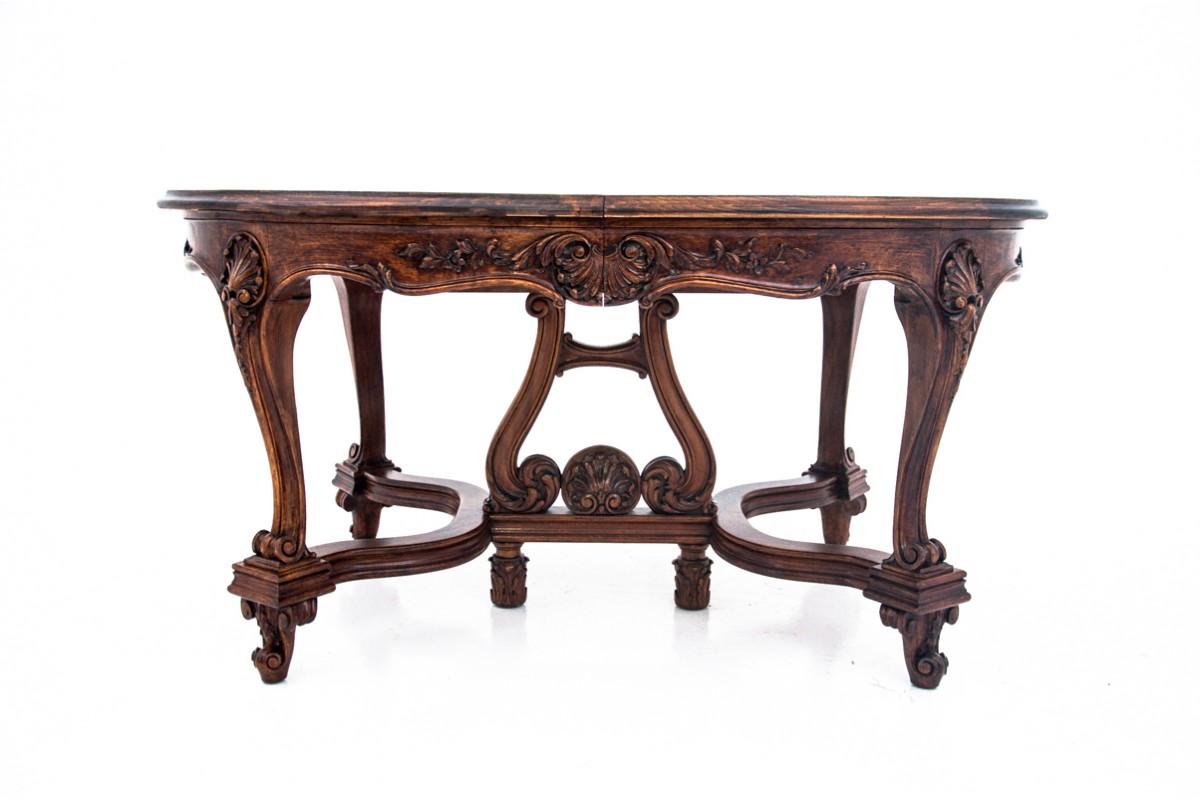 Table ancienne datant d'environ 1890.

Le mobilier est en très bon état, après une rénovation professionnelle.

Dimensions : hauteur 75 cm / largeur 148 - 202 cm / profondeur 110 cm