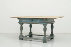 Tavolo antico in legno verniciato