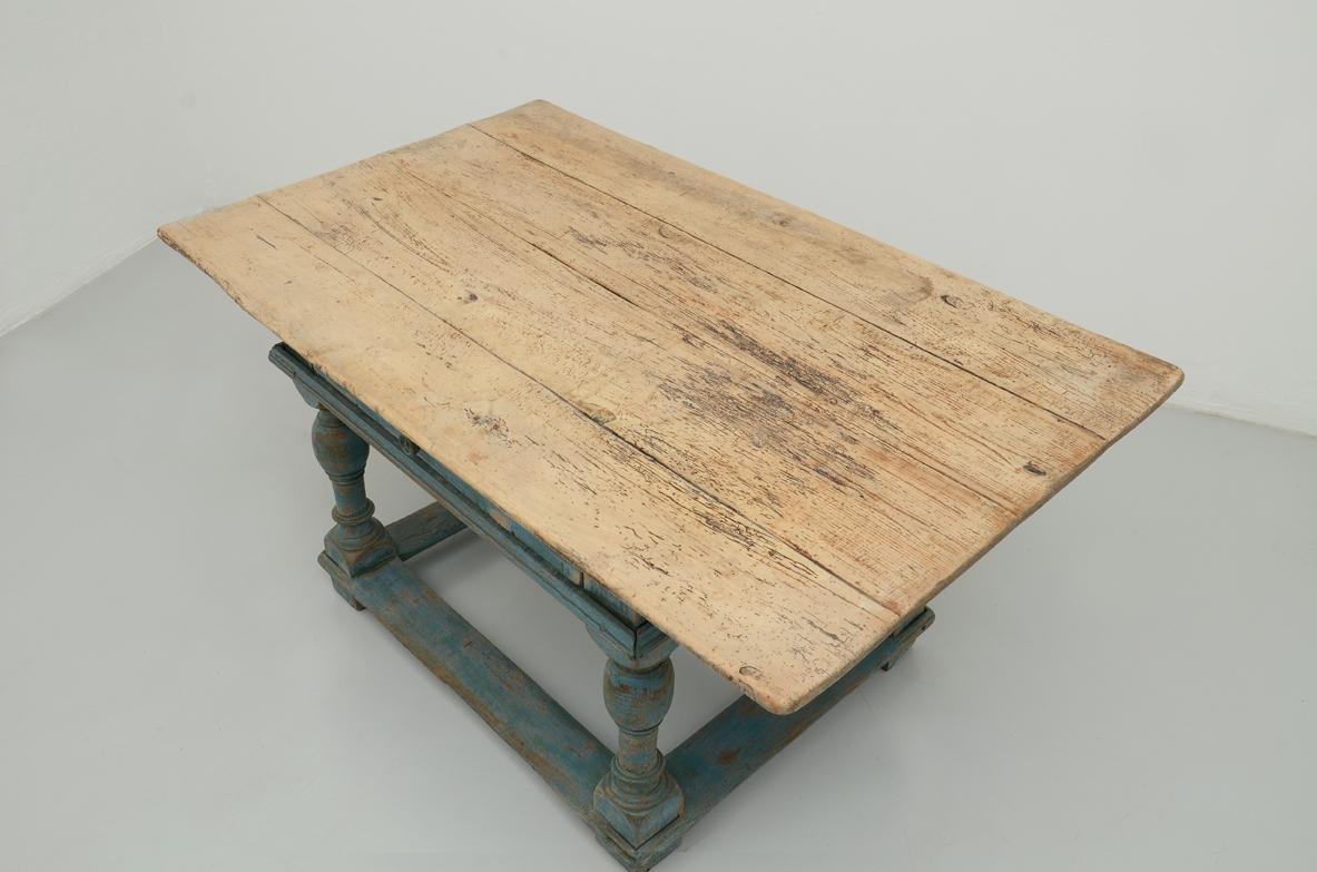 Autrichien Table ancienne en bois peint en vente