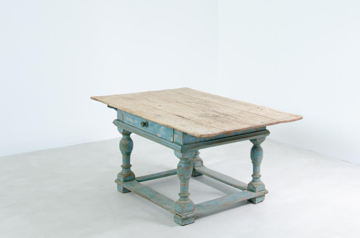 Table ancienne en bois peint en vente 1