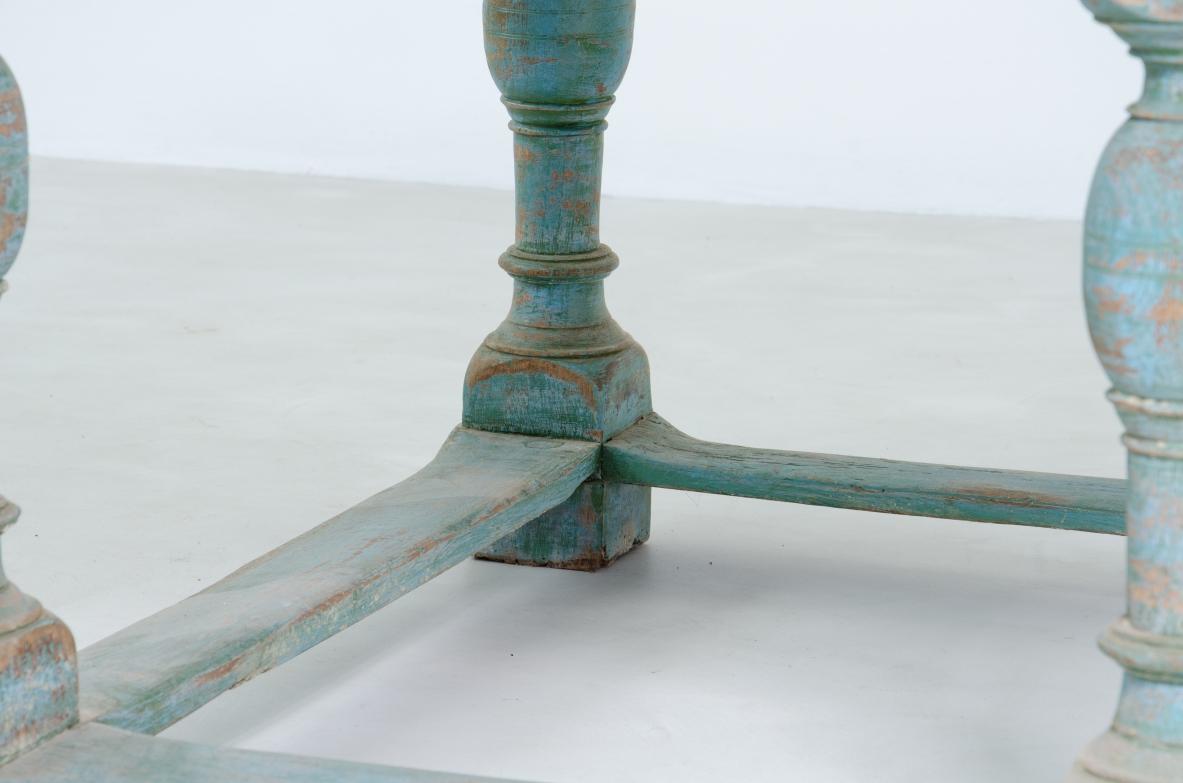 Table ancienne en bois peint en vente 2