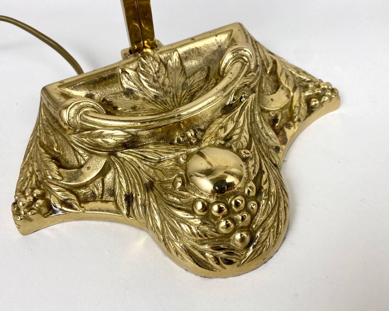 Bronzo Lampada da tavolo antica Arte Deco bronzo dorato e smerigliato, Francia, anni '20 in vendita