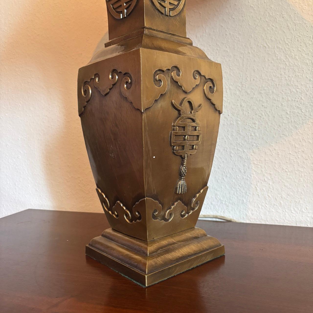 Lampada da tavolo antica  Asia  Ottone in vendita 5