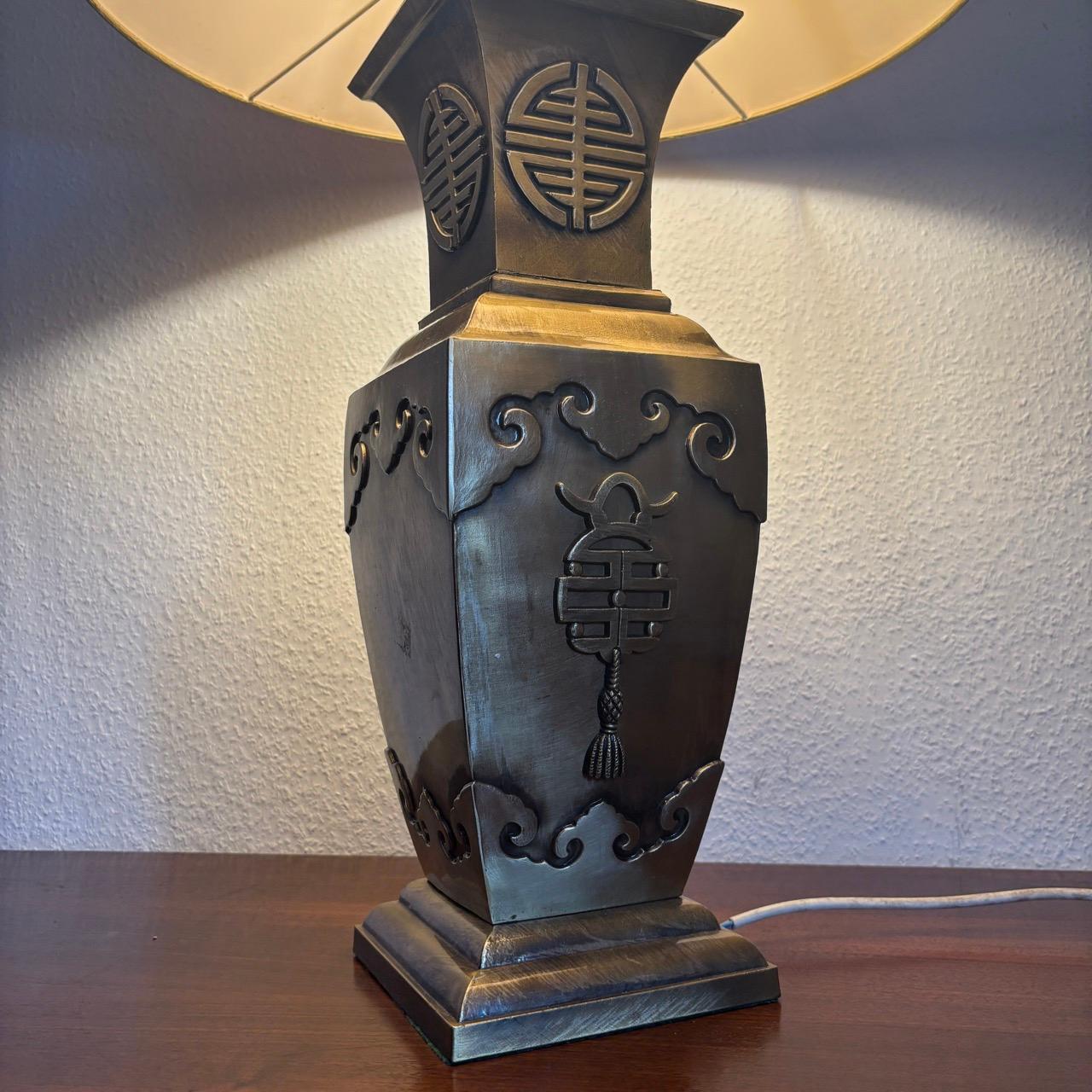 Lampada da tavolo antica  Asia  Ottone in vendita 7