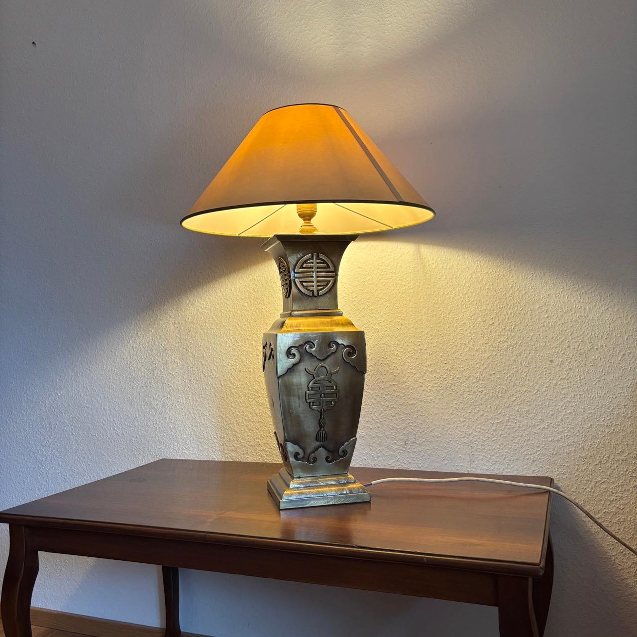 Lampada da tavolo antica  Asia  Ottone in vendita 8