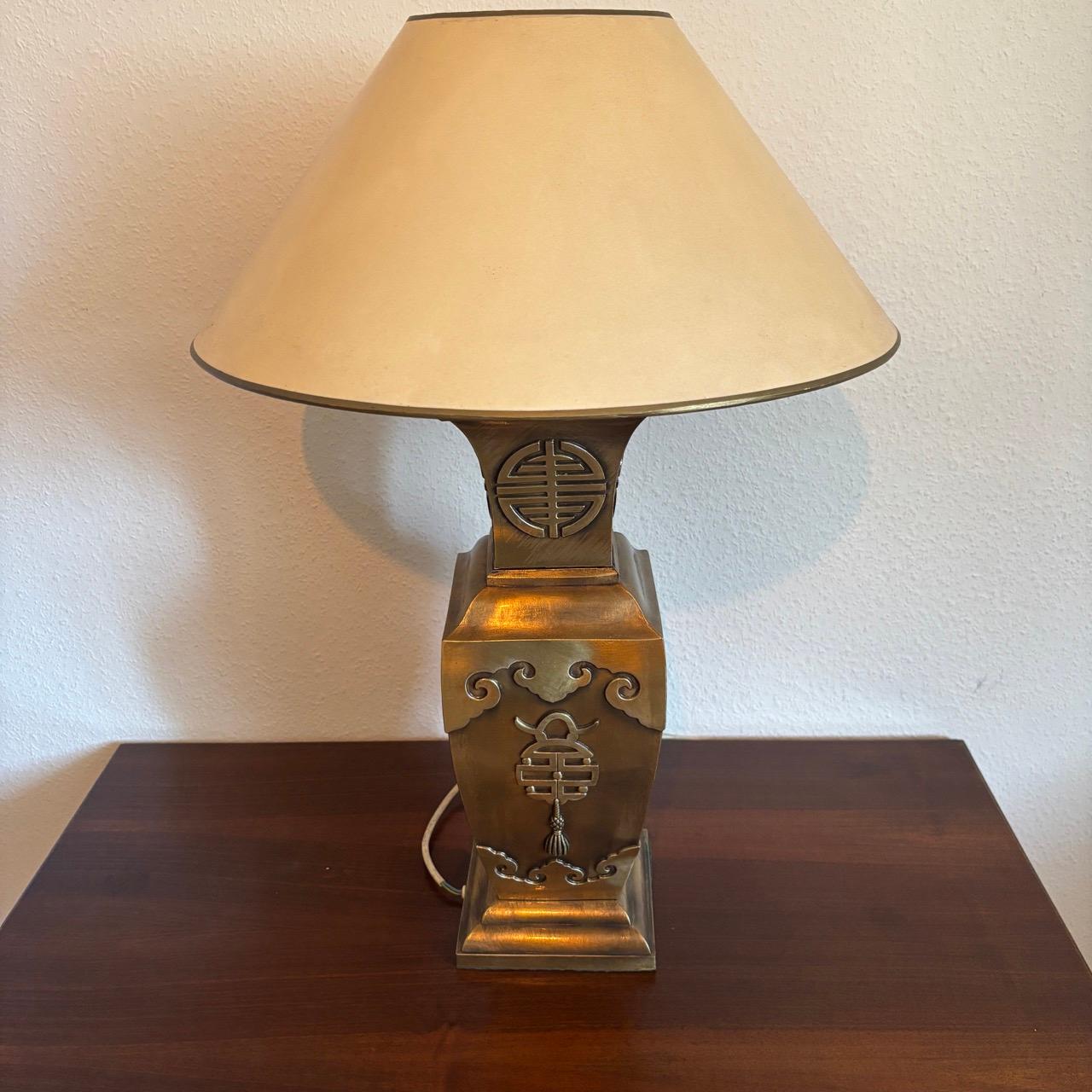 Asiatico Lampada da tavolo antica  Asia  Ottone in vendita