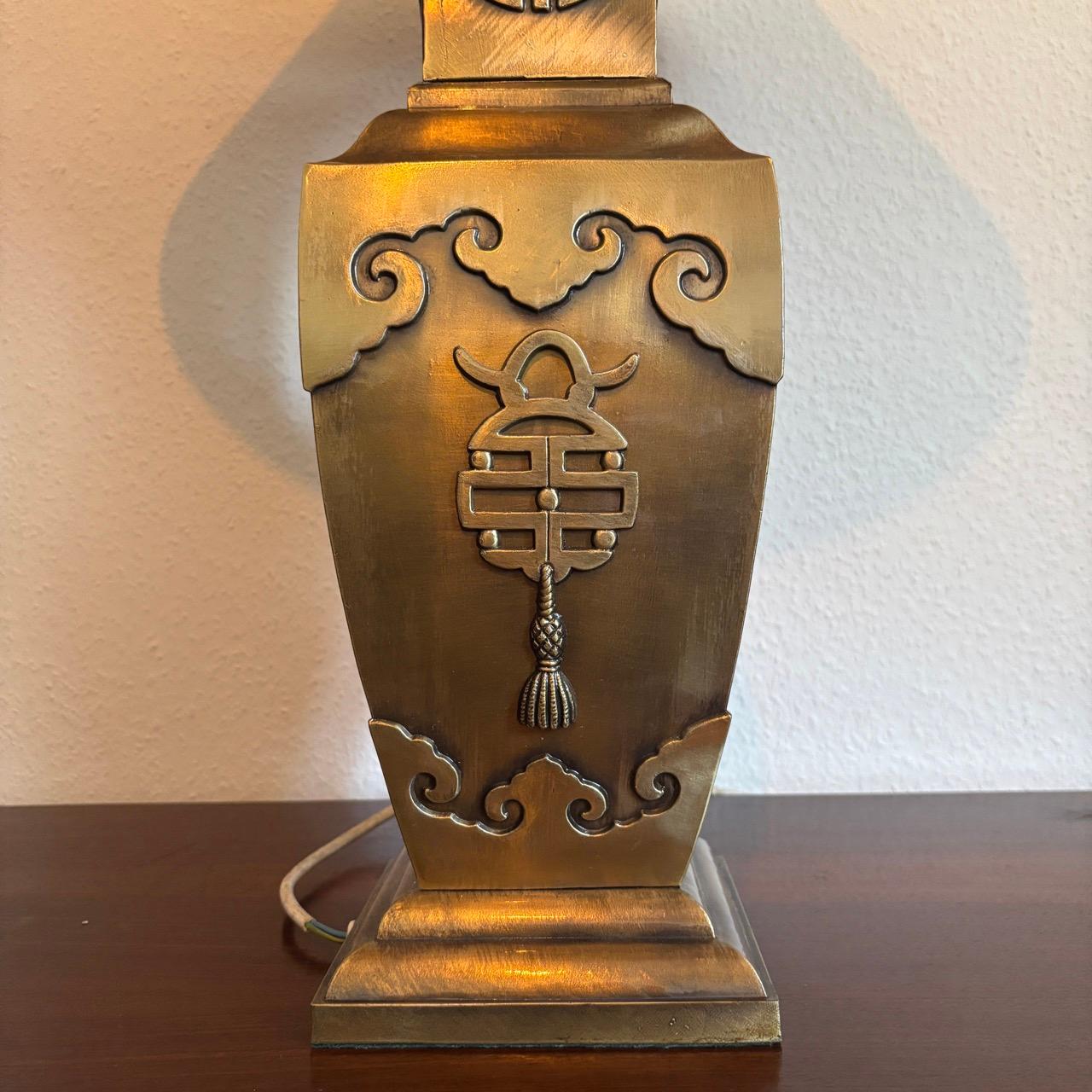 Fine XIX secolo Lampada da tavolo antica  Asia  Ottone in vendita