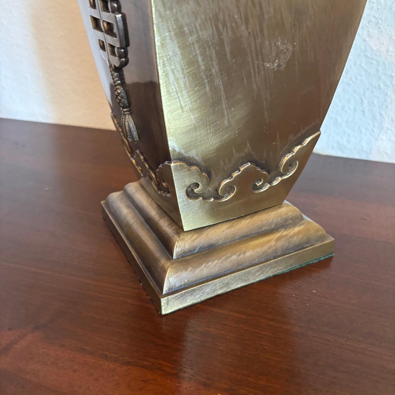 Lampada da tavolo antica  Asia  Ottone in vendita 3