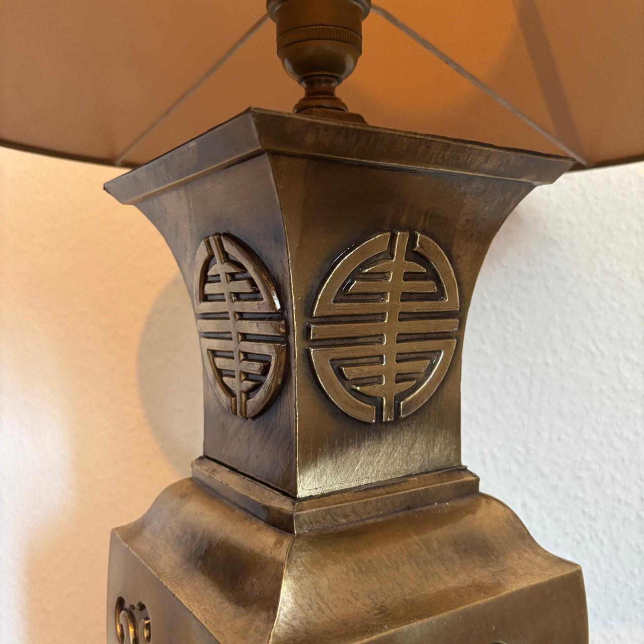 Lampada da tavolo antica  Asia  Ottone in vendita 4