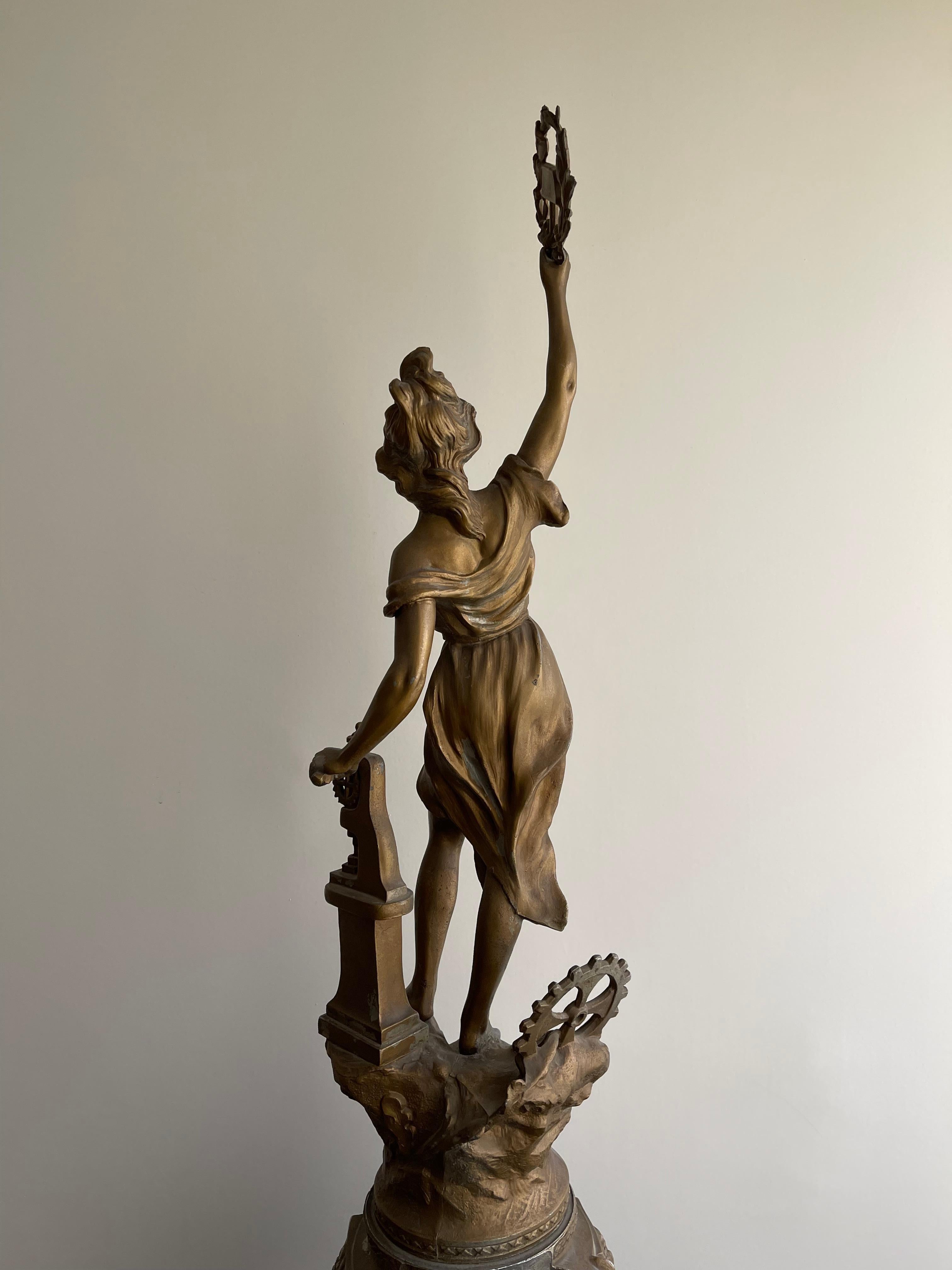 Ancienne lampe de table en laiton, ensemble d'horloge sculpturale à trois pièces d'Auguste Moreau en vermeil en vente 4