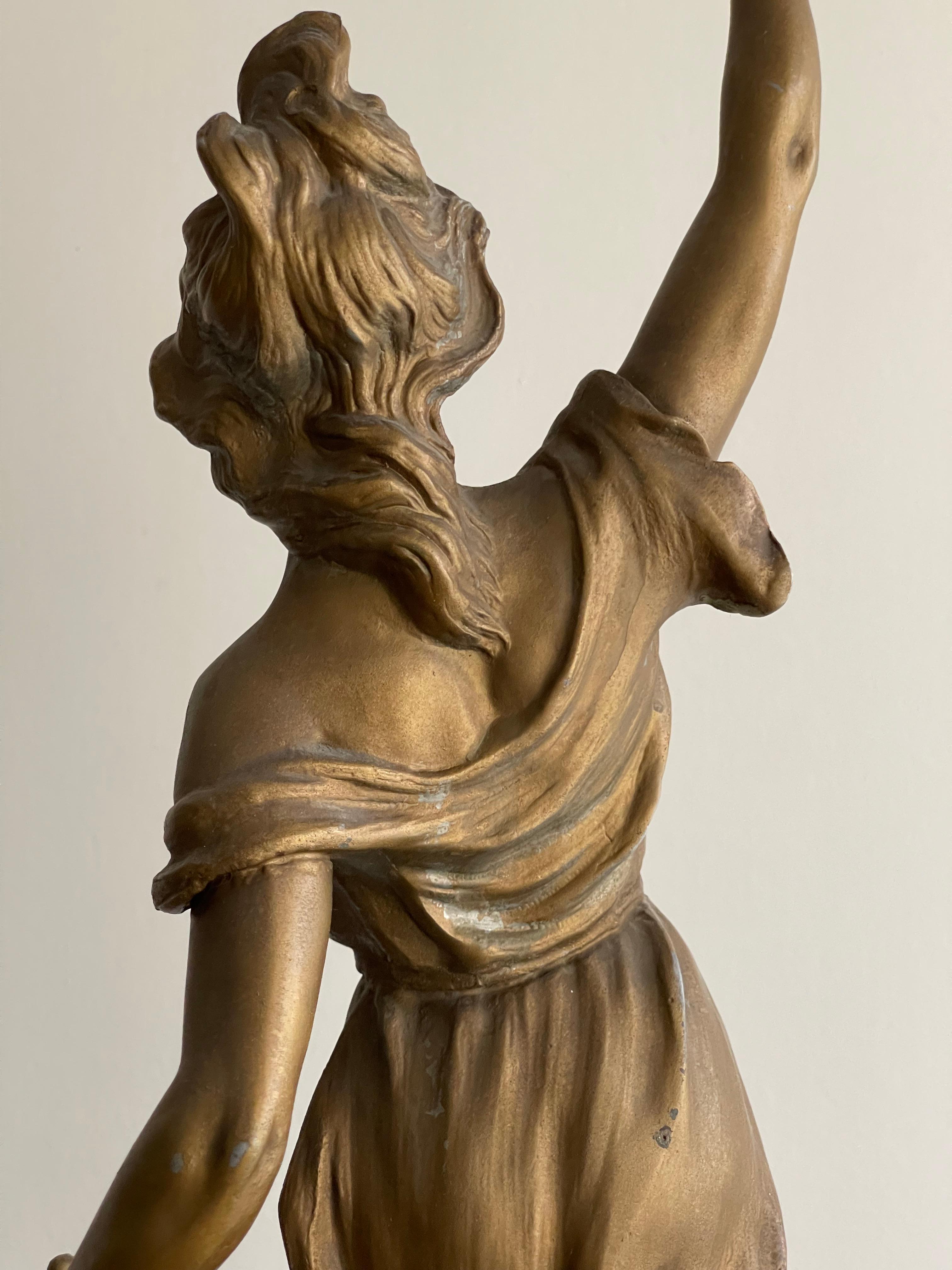 Ancienne lampe de table en laiton, ensemble d'horloge sculpturale à trois pièces d'Auguste Moreau en vermeil en vente 5