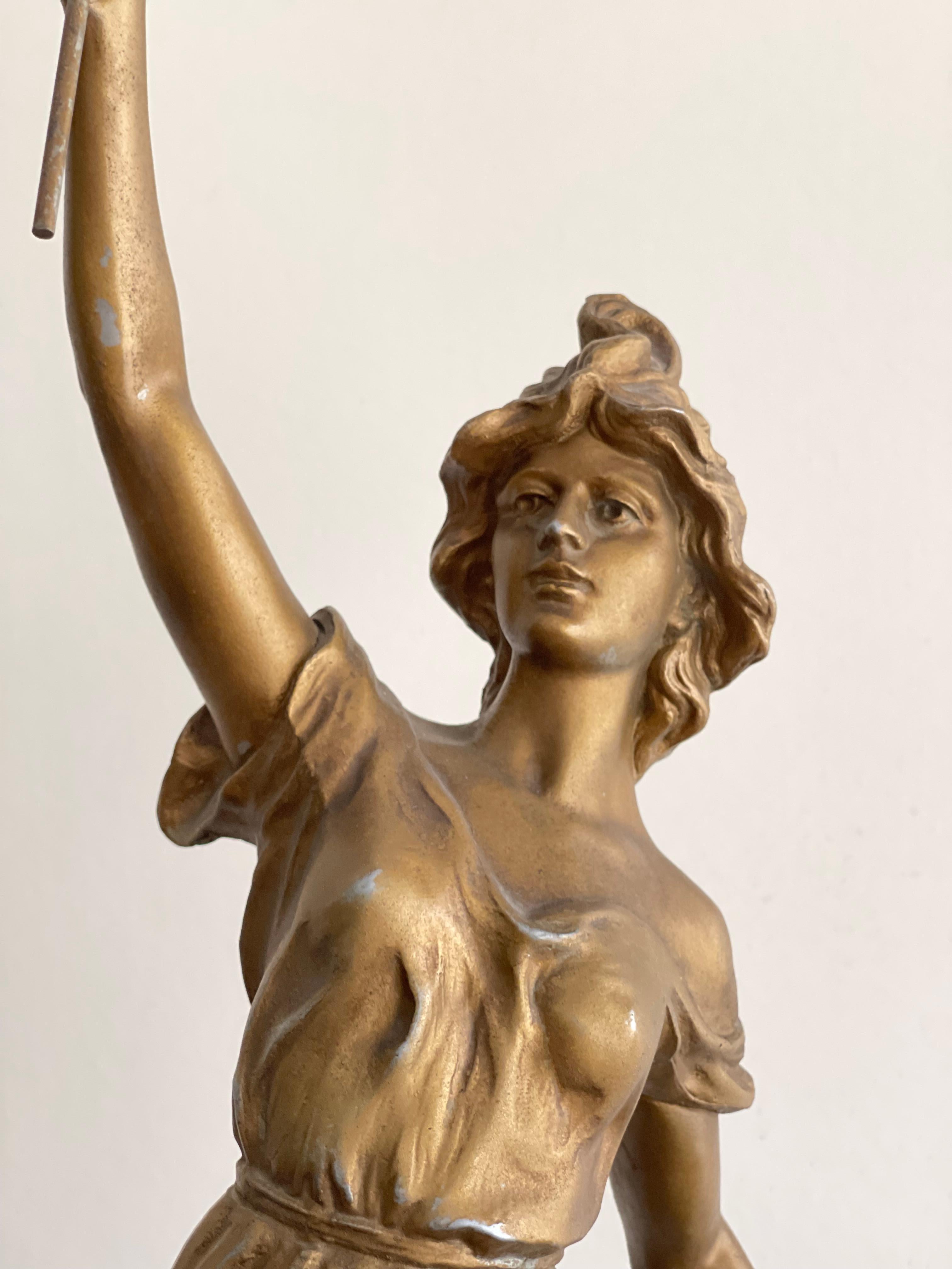 Ancienne lampe de table en laiton, ensemble d'horloge sculpturale à trois pièces d'Auguste Moreau en vermeil en vente 6