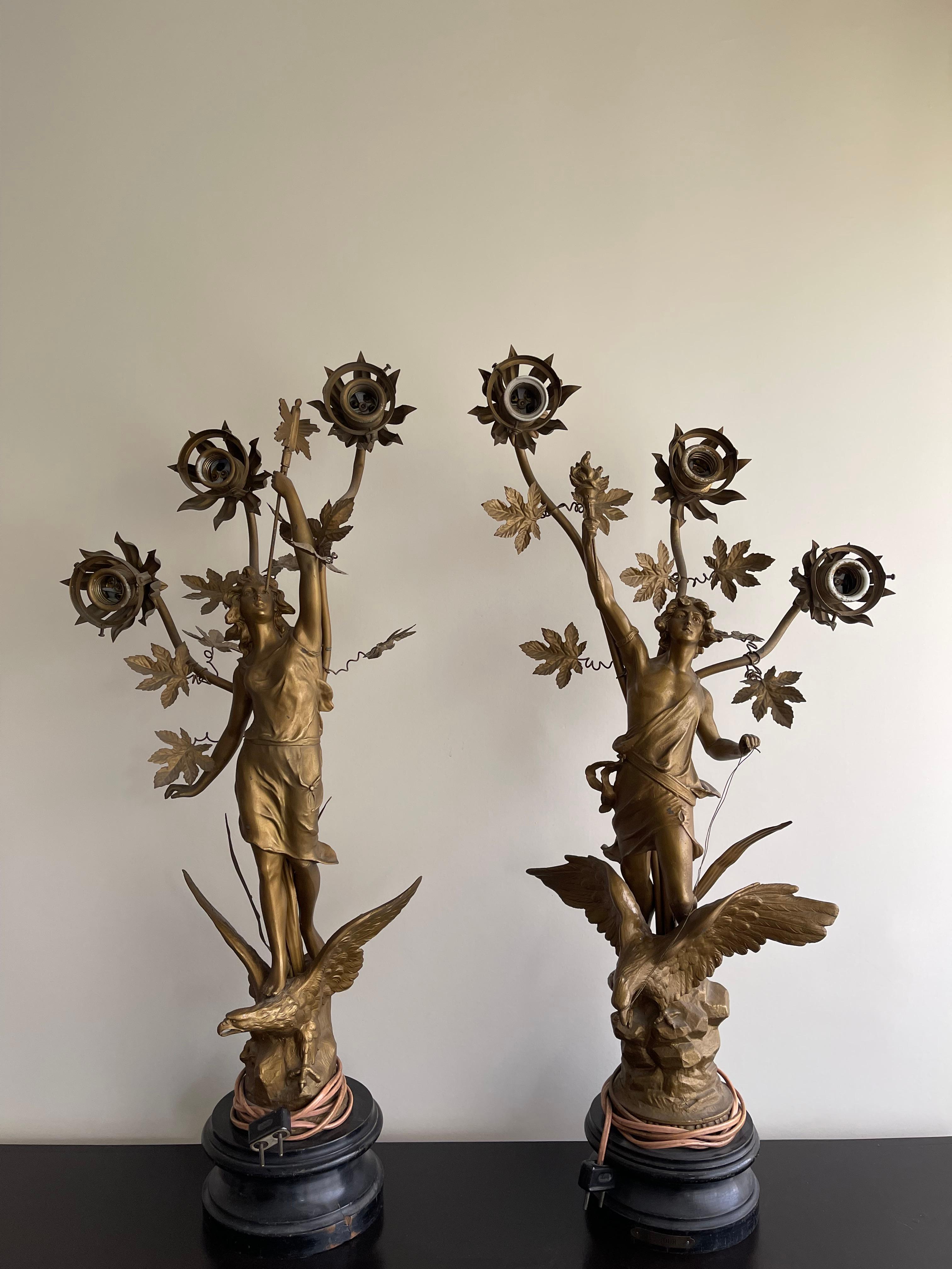 Ancienne lampe de table en laiton, ensemble d'horloge sculpturale à trois pièces d'Auguste Moreau en vermeil en vente 9