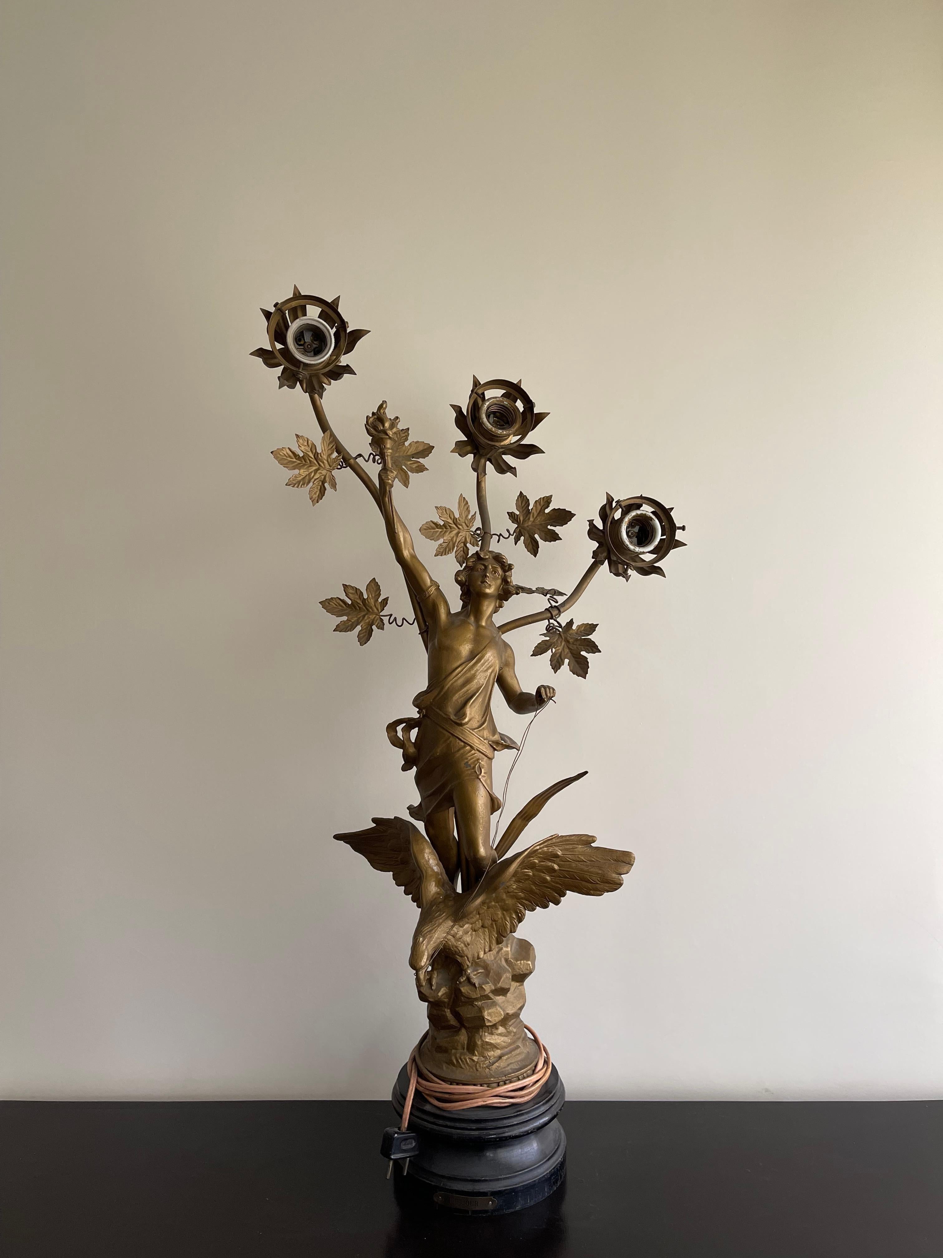Ancienne lampe de table en laiton, ensemble d'horloge sculpturale à trois pièces d'Auguste Moreau en vermeil en vente 10