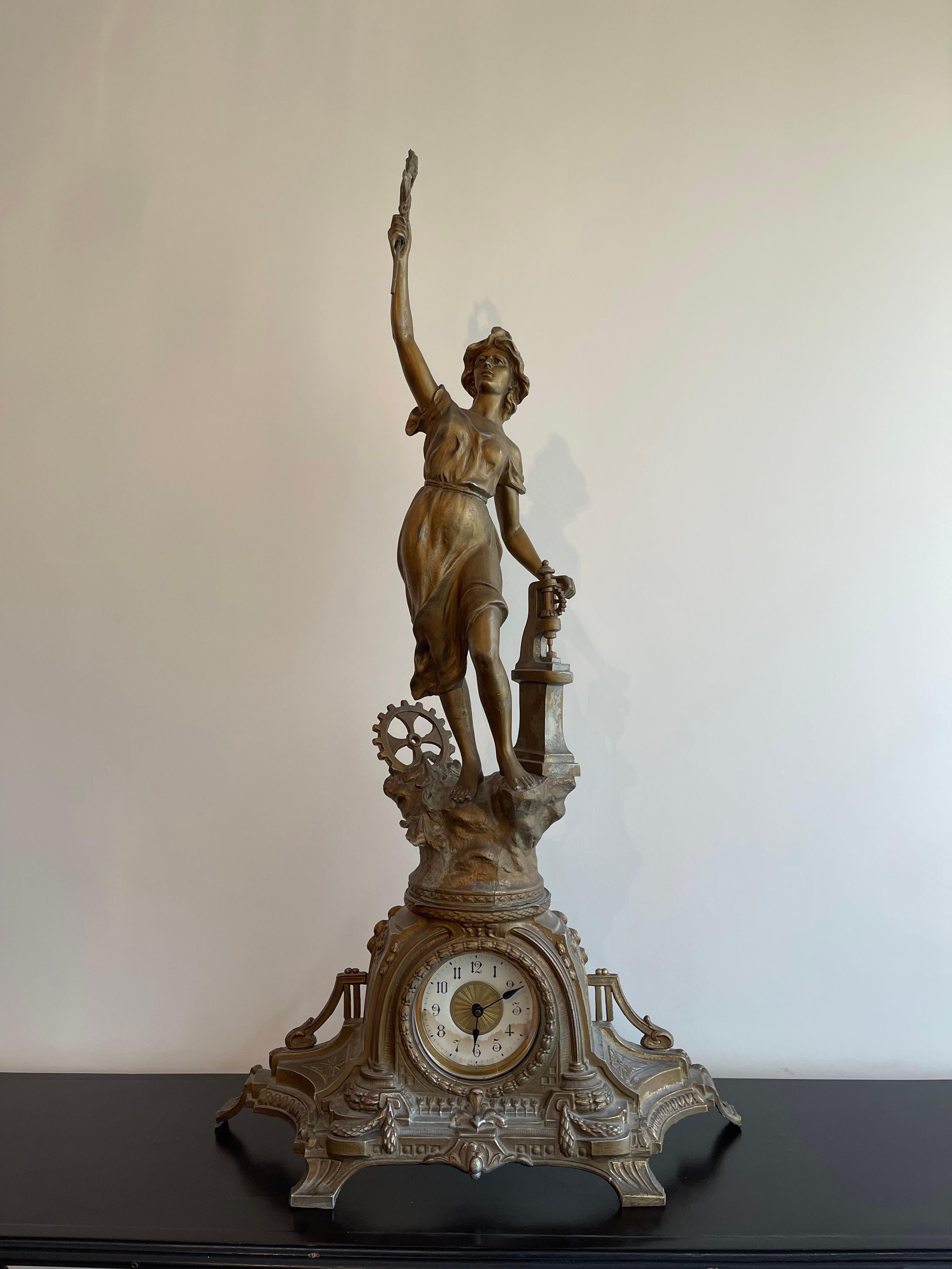 Lampe de table ancienne en laiton, grande lampe décorative figurative Art Nouveau
