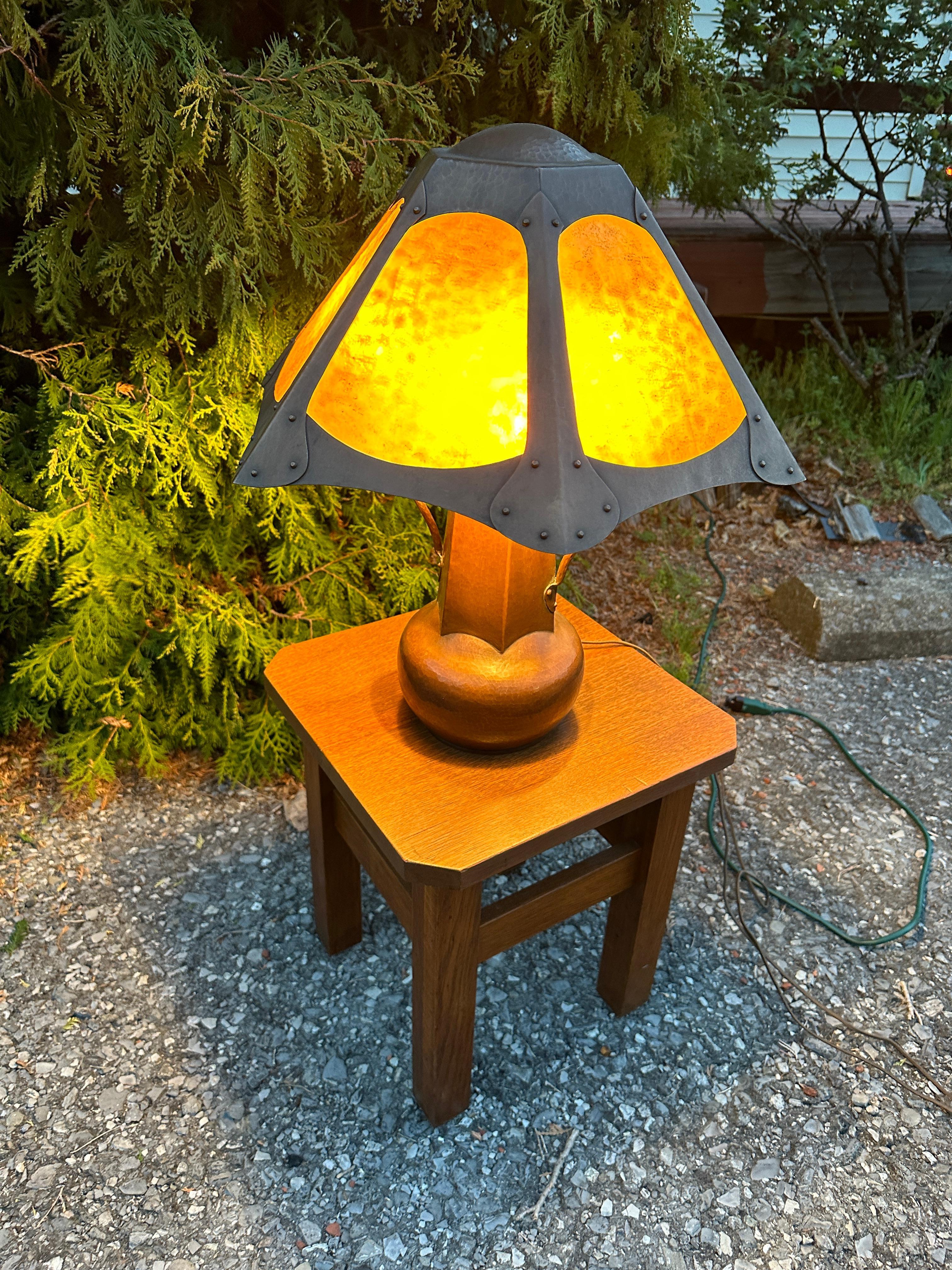 Antique Limbert Lamp w/ PERIOD  Kokomo Catspaw Opalescent Glass, Stickley era For Sale 4