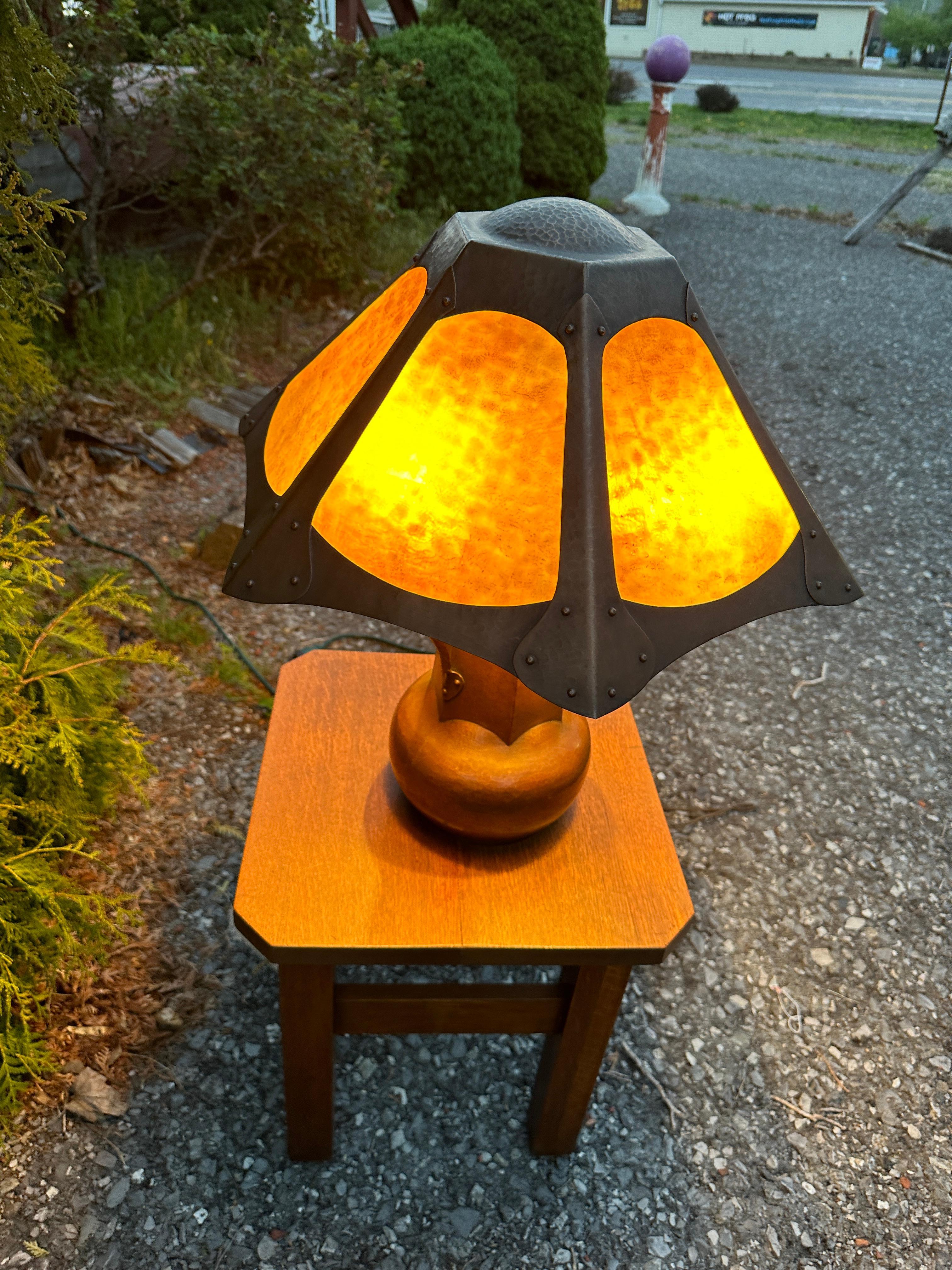 Antique Limbert Lamp w/ PERIOD  Kokomo Catspaw Opalescent Glass, Stickley era For Sale 5