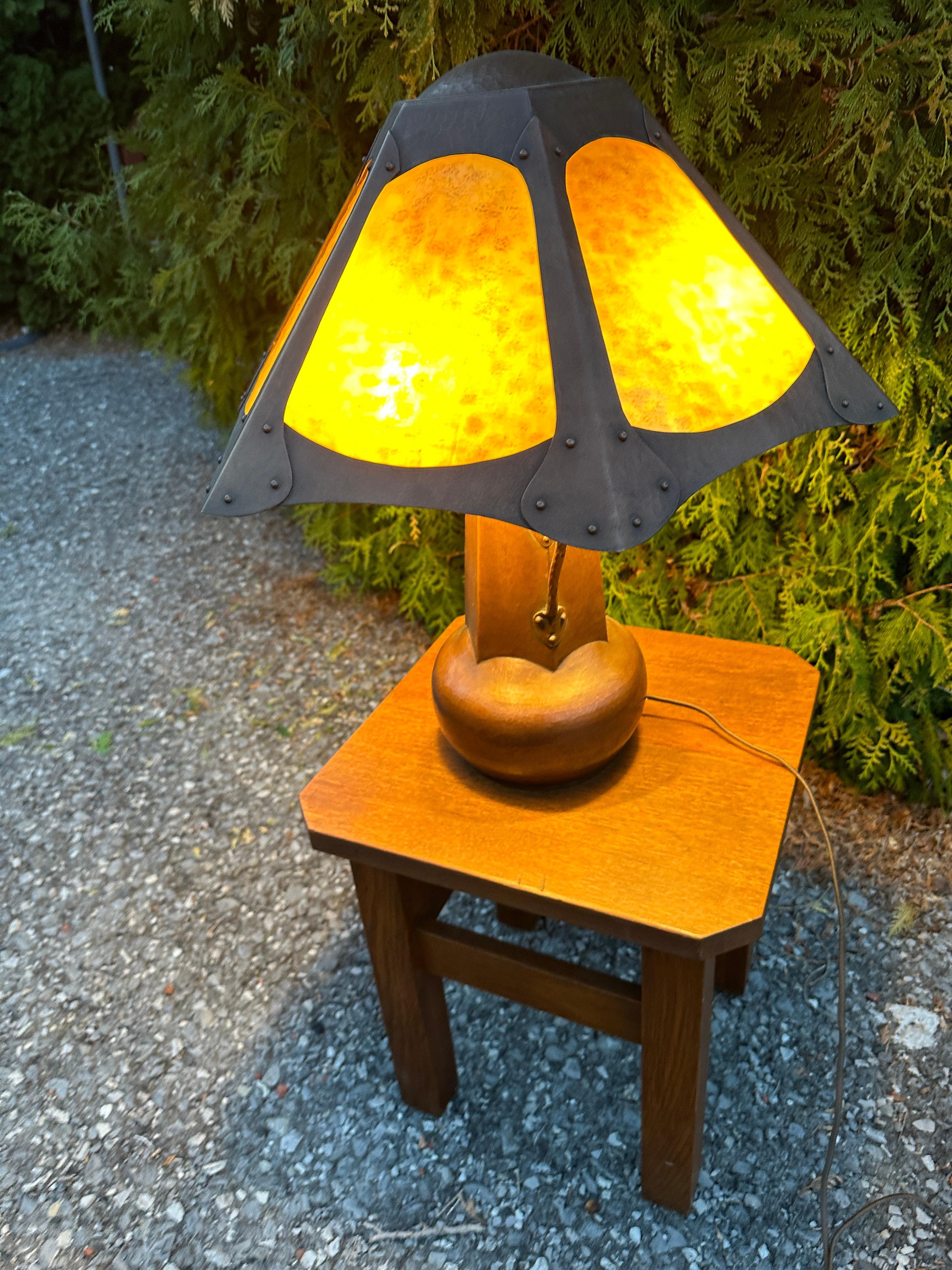 20th Century Antique Limbert Lamp w/ PERIOD  Kokomo Catspaw Opalescent Glass, Stickley era For Sale