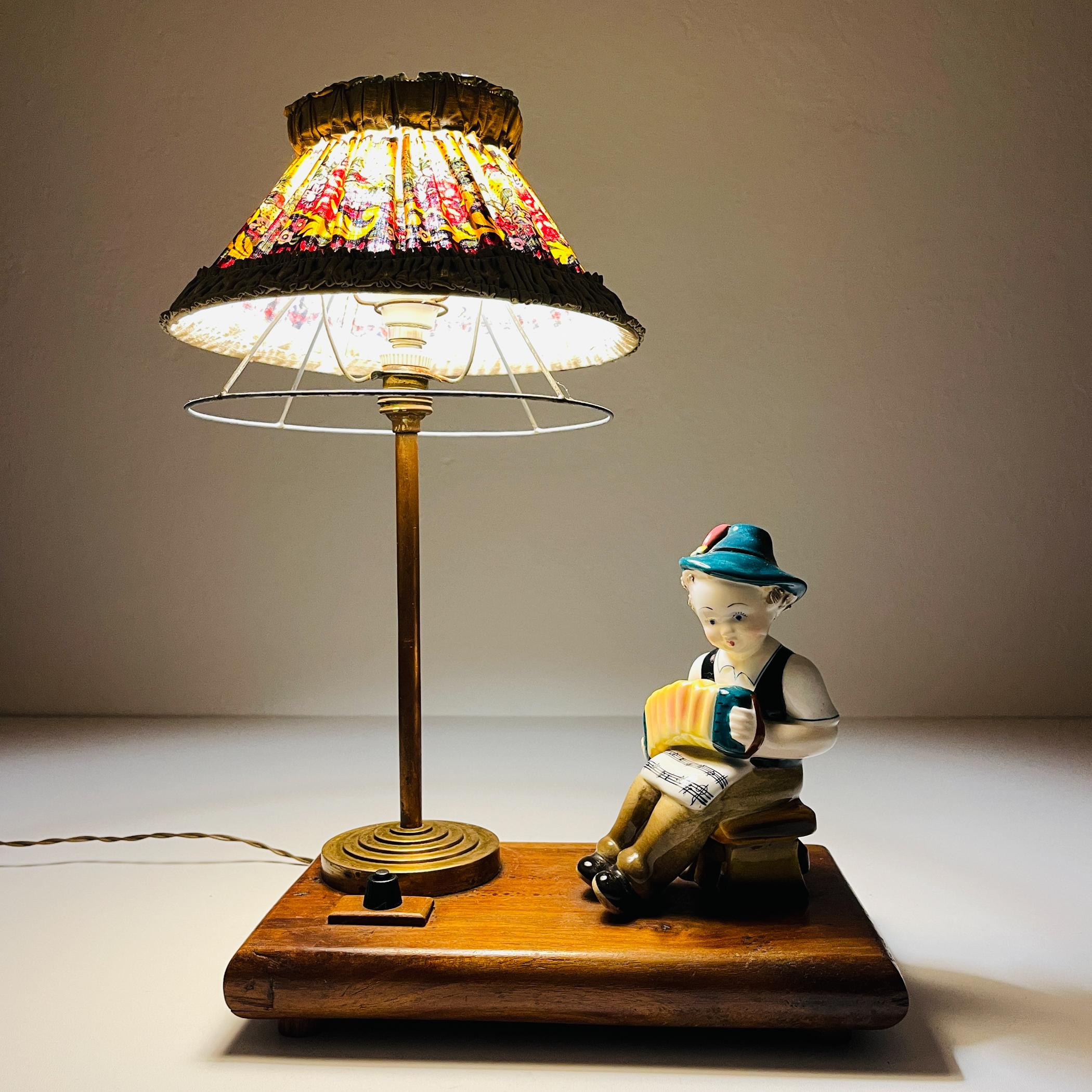 Rustico Lampada da tavolo antica, Italia, anni '30 in vendita