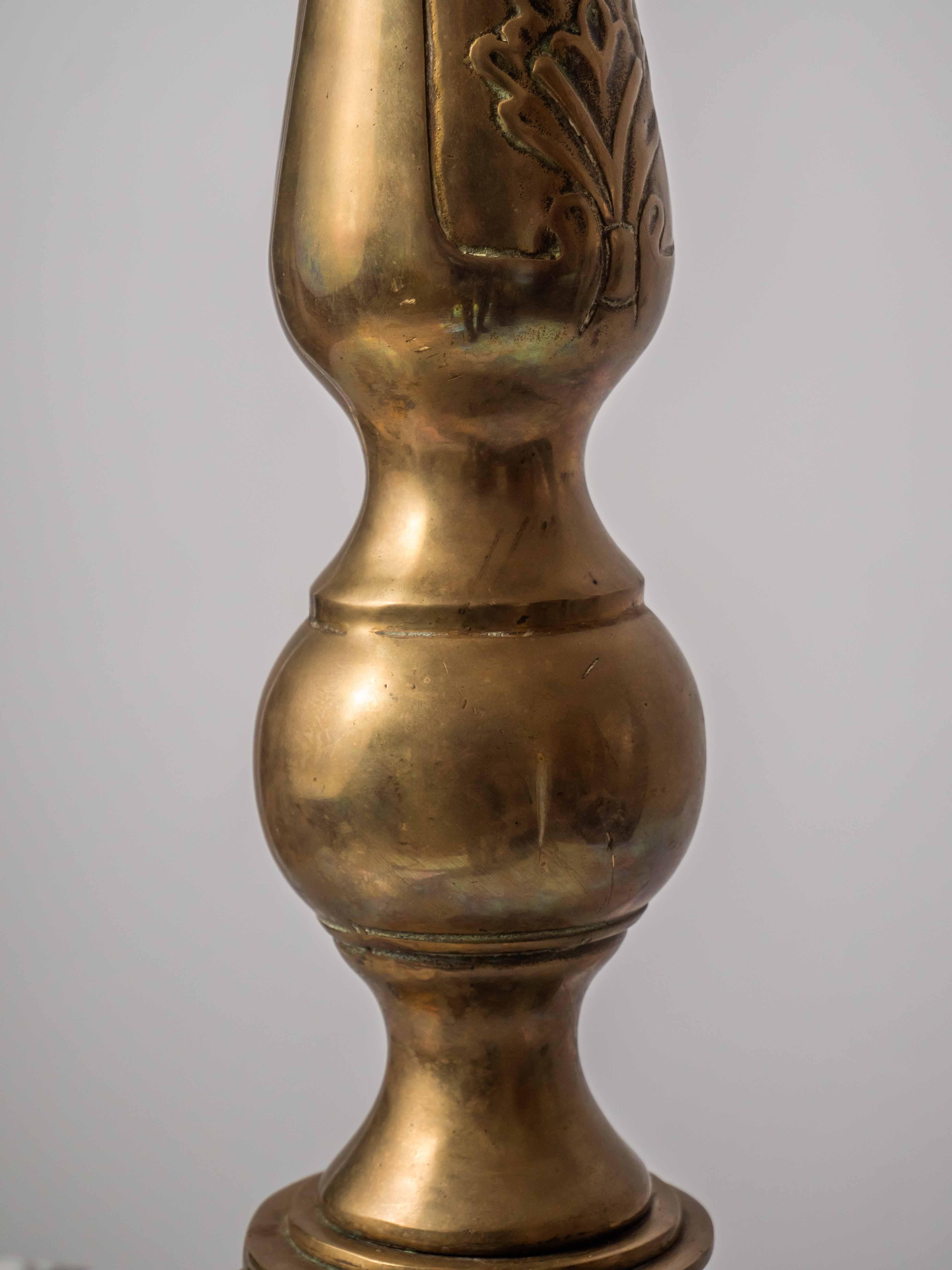 Antique table lamp on a baroque leg For Sale 3