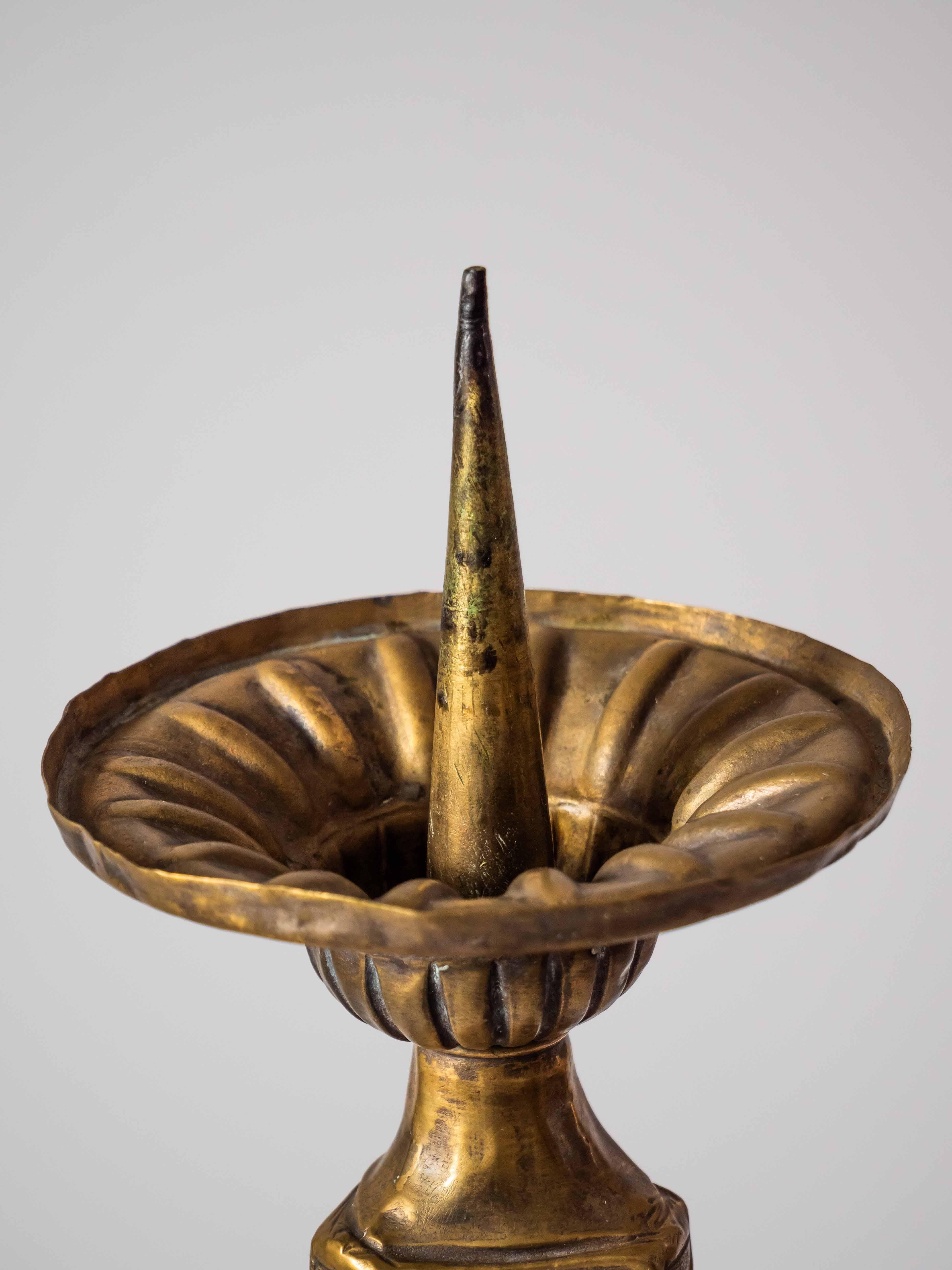 European Antique table lamp on paws in 45 cm For Sale