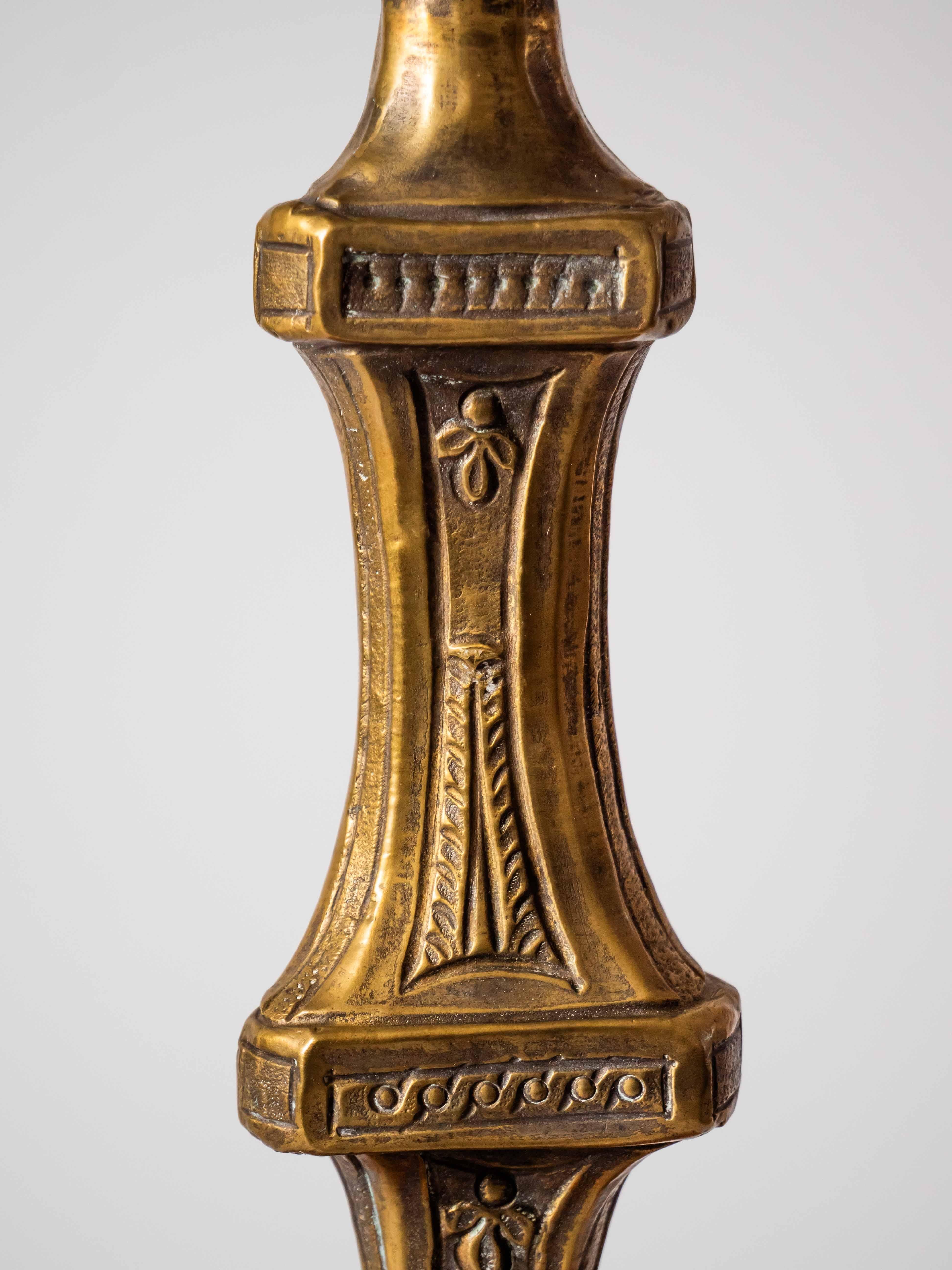 Antique table lamp on paws in 45 cm In Good Condition For Sale In STRAČOV, CZ