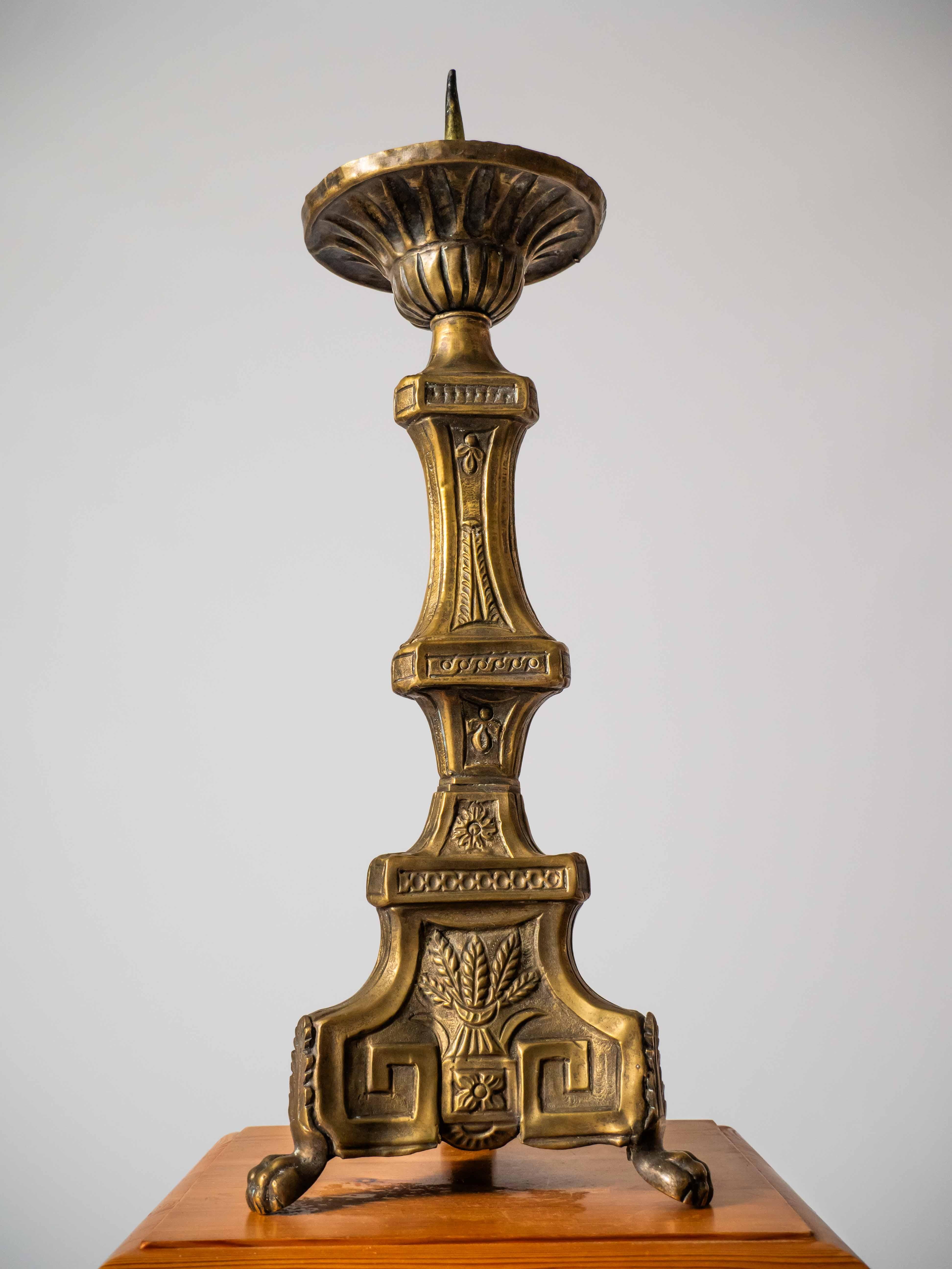 Brass Antique table lamp on paws in 45 cm For Sale