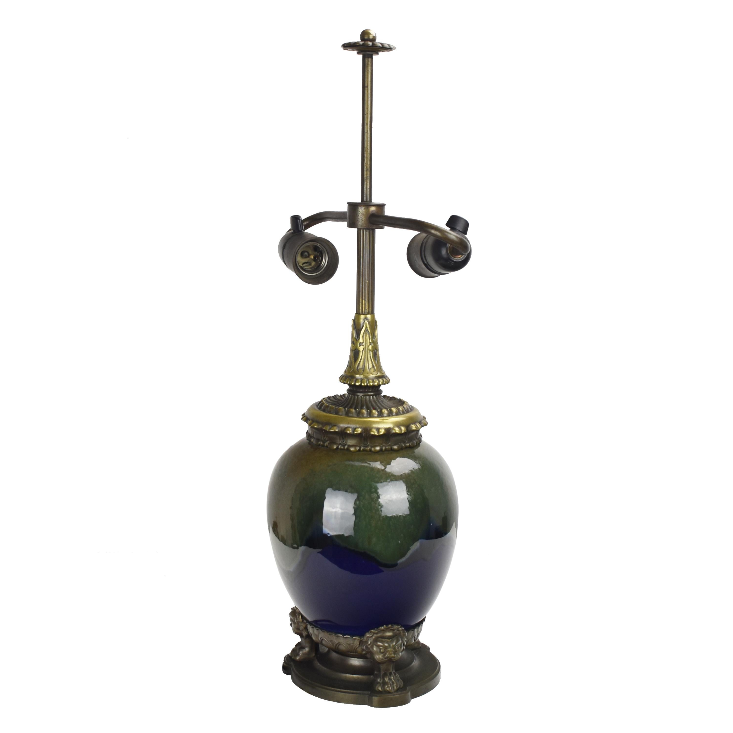Lampe de bureau d'antiquités en porcelaine de Rosenthal avec chiens Foo montés sur bronze style chinois en vente 1