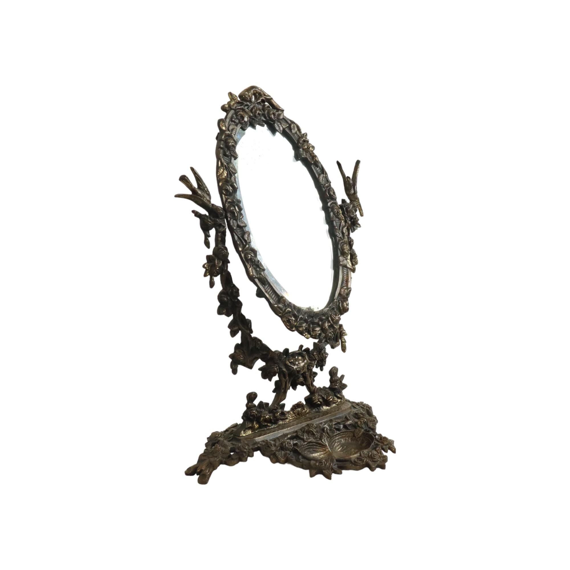 Miroir de table, miroir de coiffure ou miroir de maquillage ancien avec plateau à bijoux et glace d'origine entièrement en bronze doré, gracieux décor floral et animalier, entièrement dans le style typique et organique de l'Art Nouveau, vers 1920,