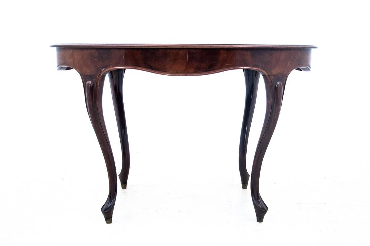 A historic table from the end of the 19th century.

Dimensions: height 75 cm / width 118 cm / depth. 84 cm.